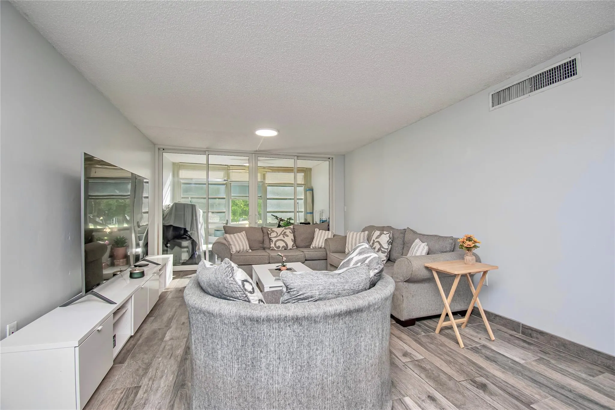 9410 Tangerine Pl, #207