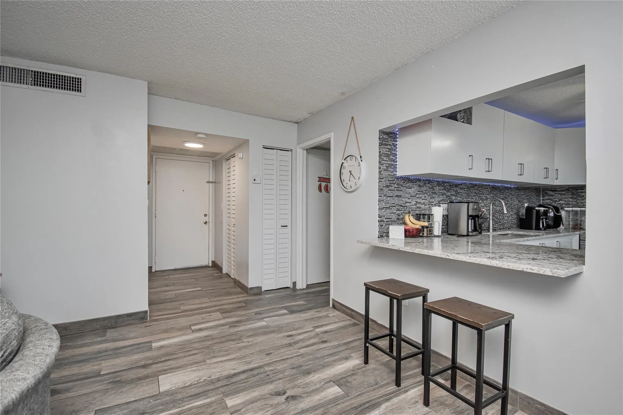 9410 Tangerine Pl, #207