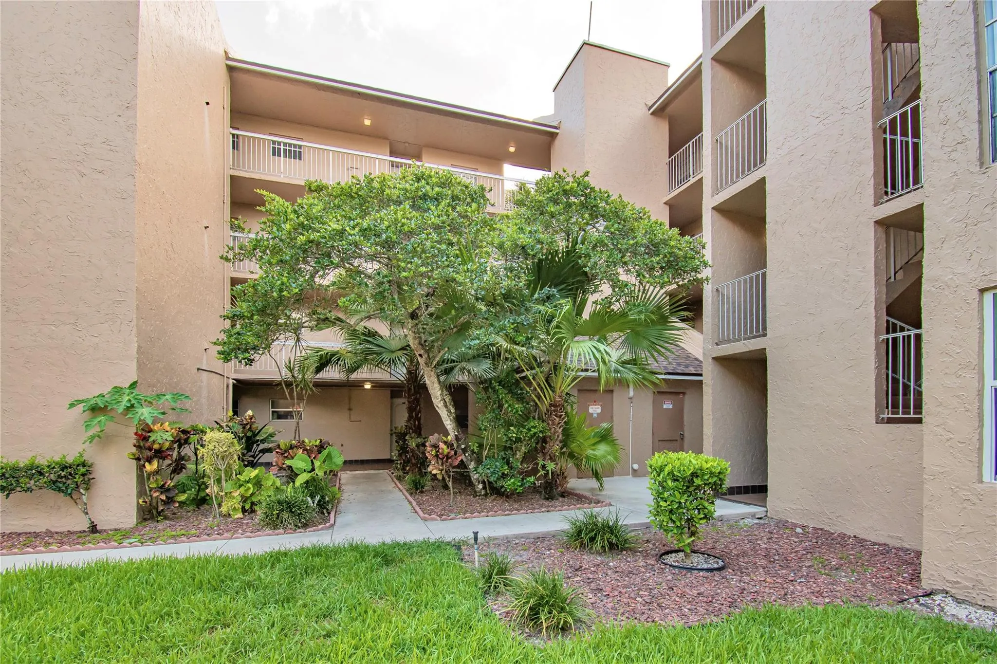9410 Tangerine Pl, #207