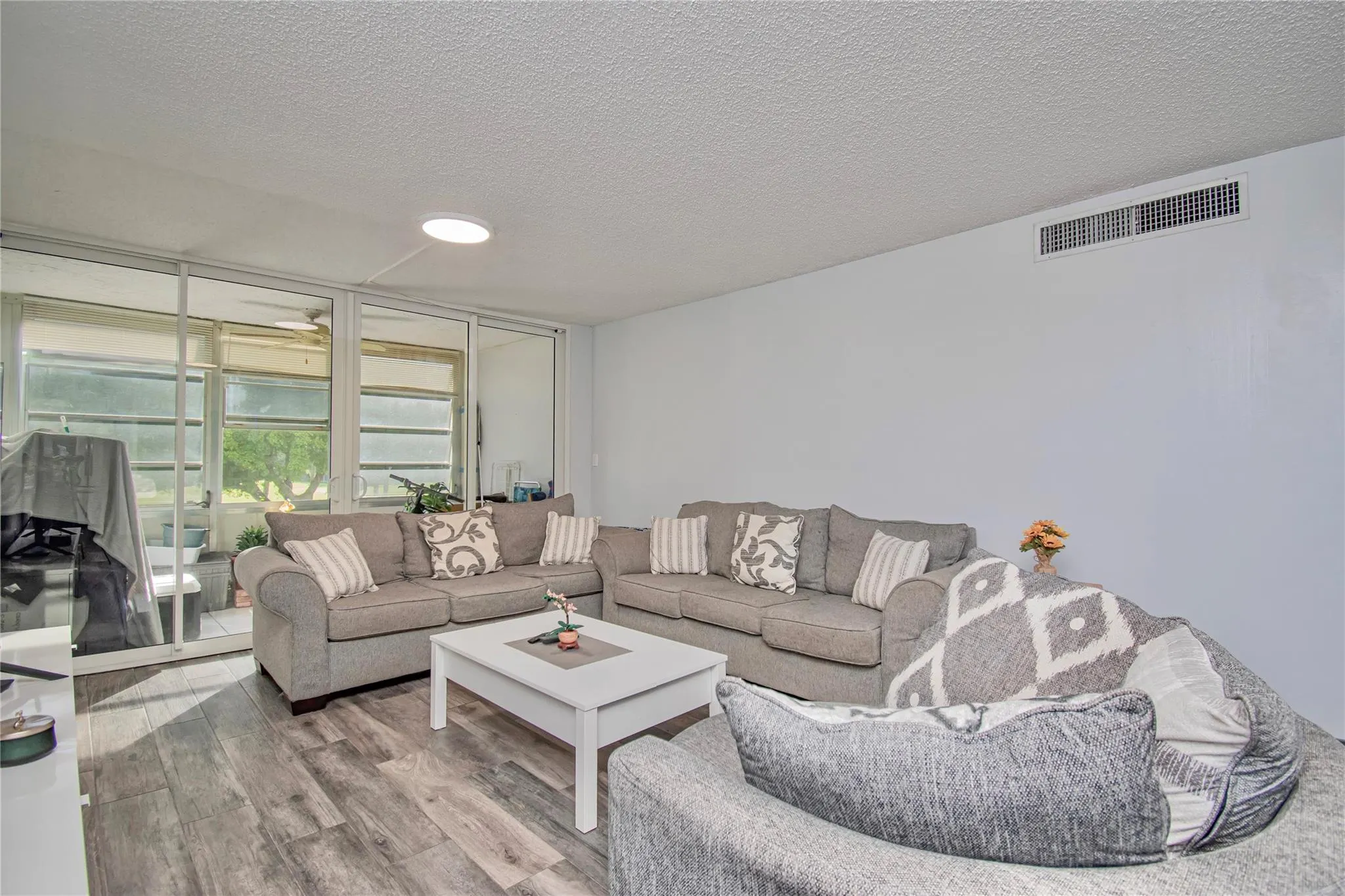 9410 Tangerine Pl, #207