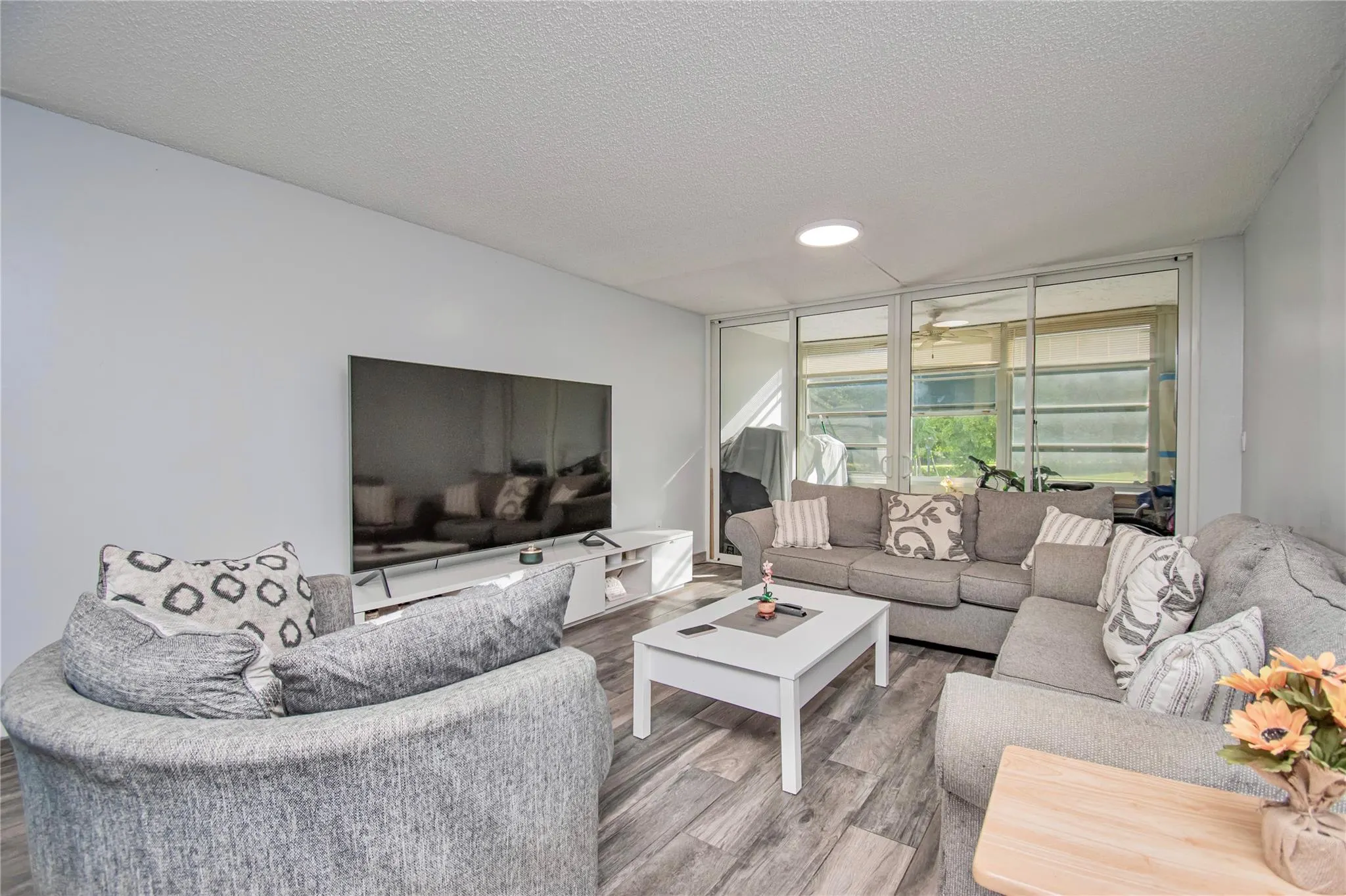 9410 Tangerine Pl, #207
