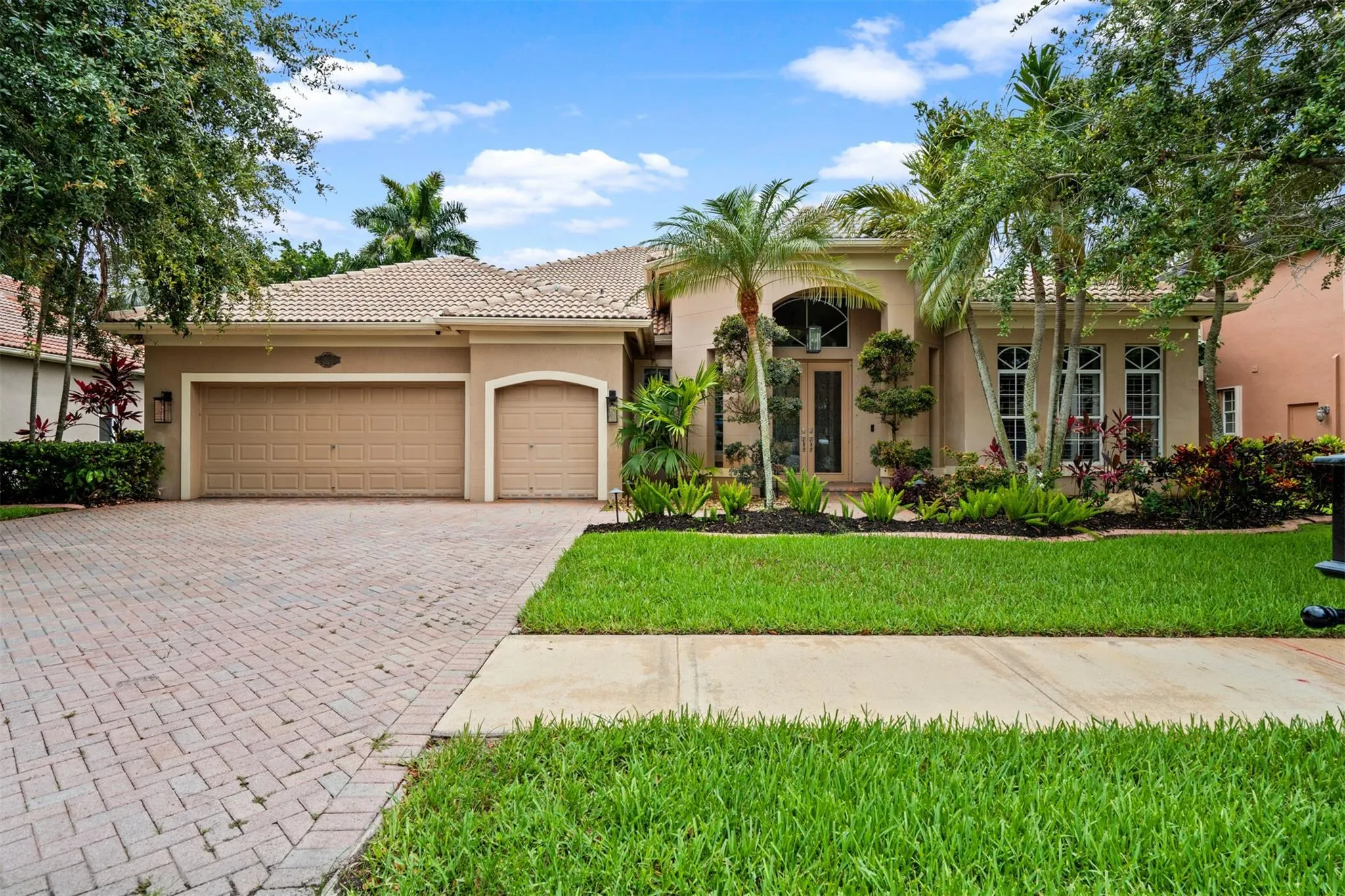 8284 S Lake Forest Dr