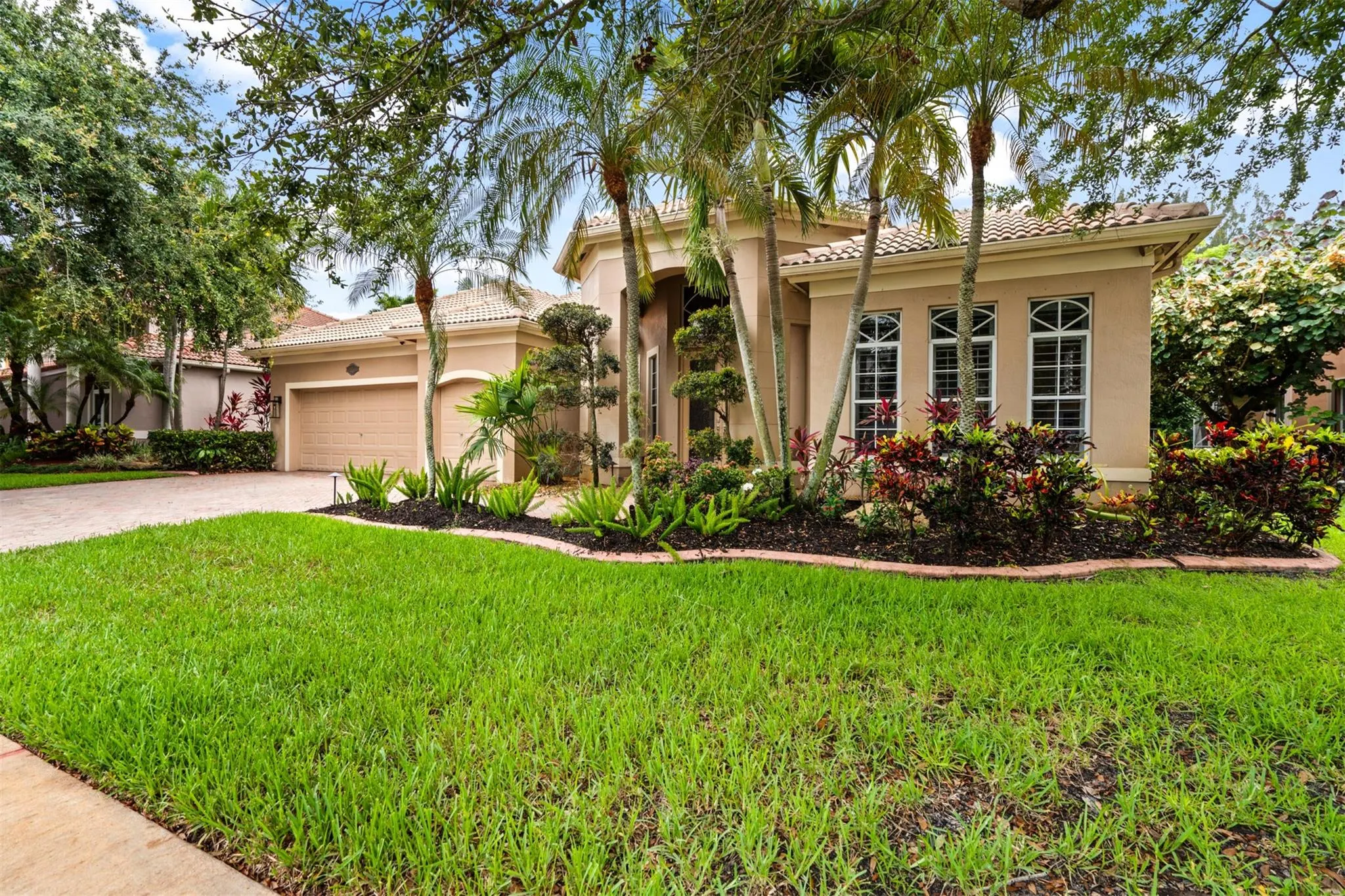 8284 S Lake Forest Dr