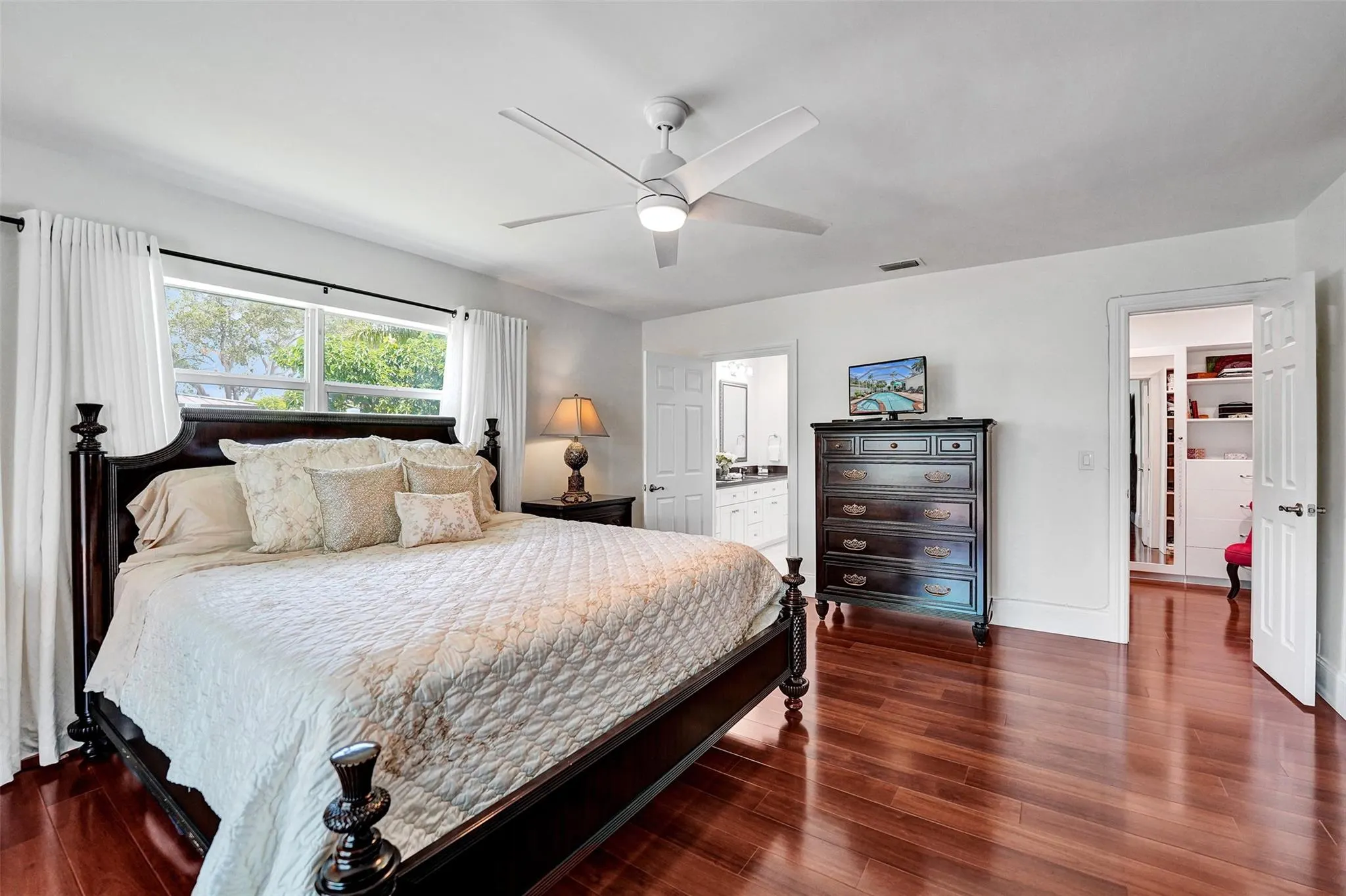 4711 Bayview Dr