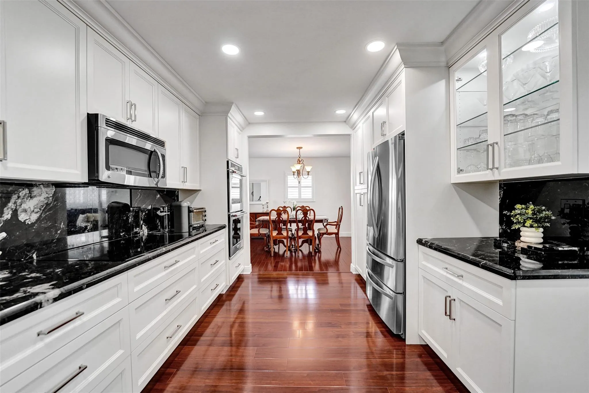 4711 Bayview Dr