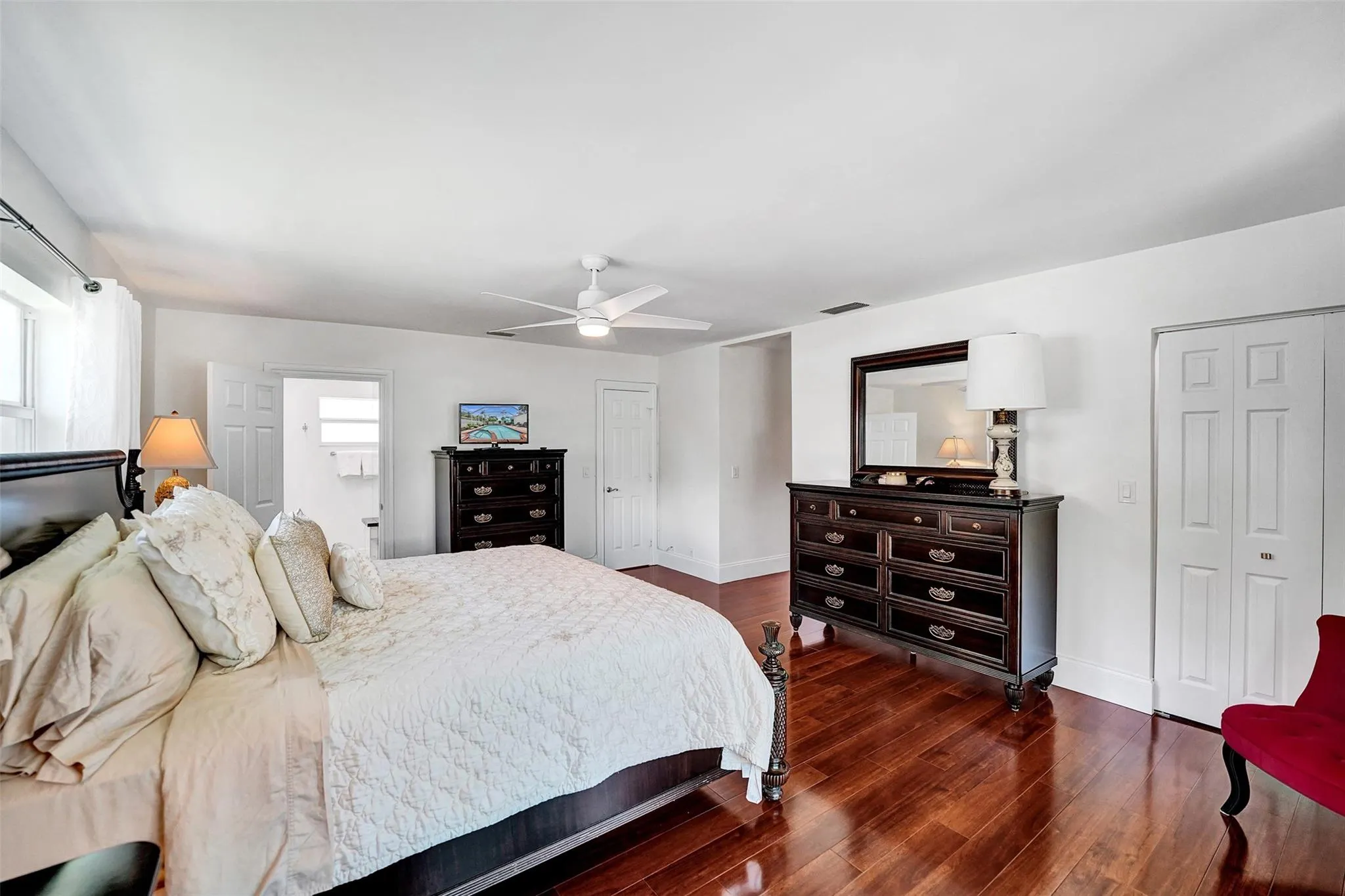 4711 Bayview Dr