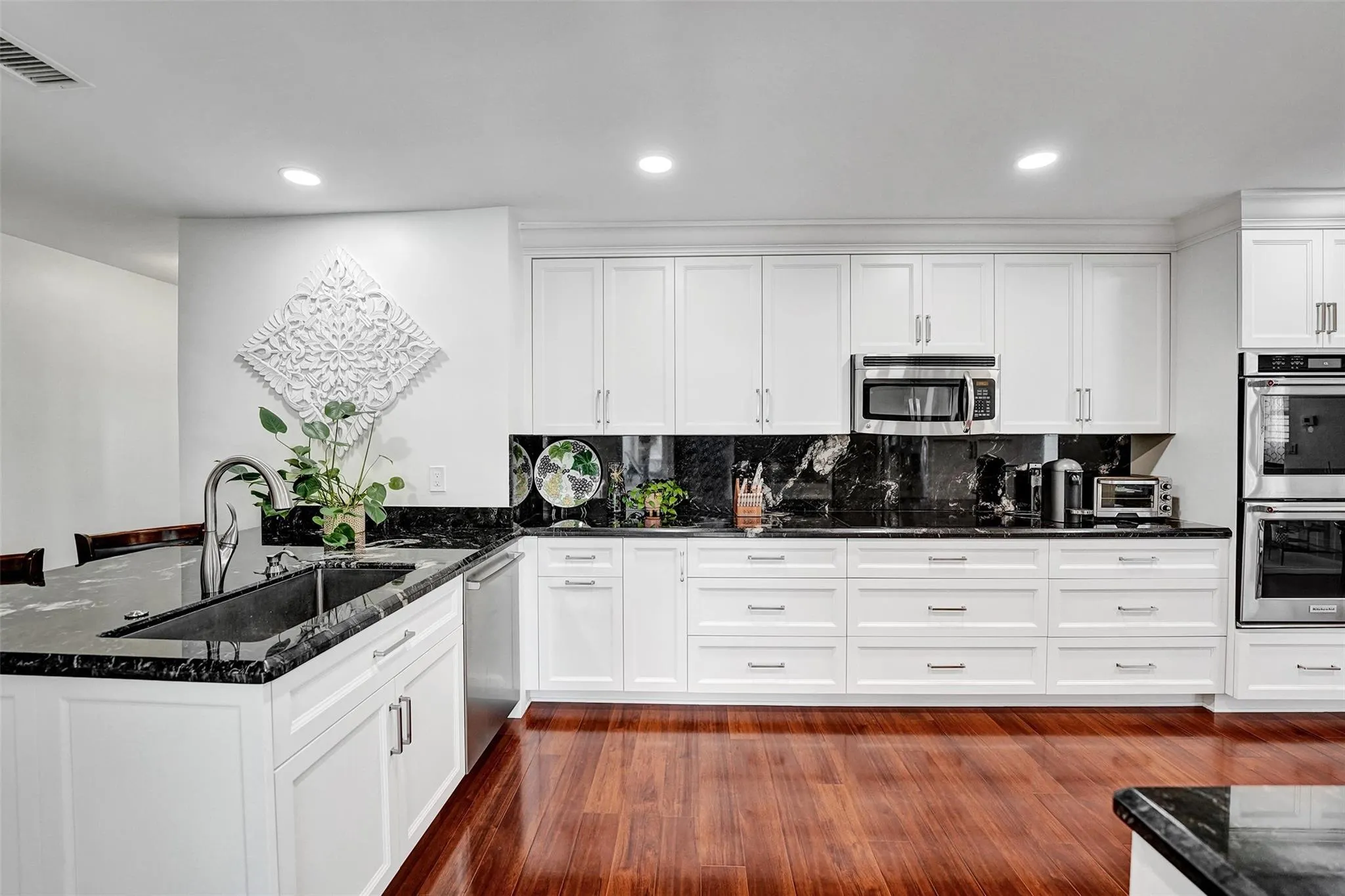 4711 Bayview Dr