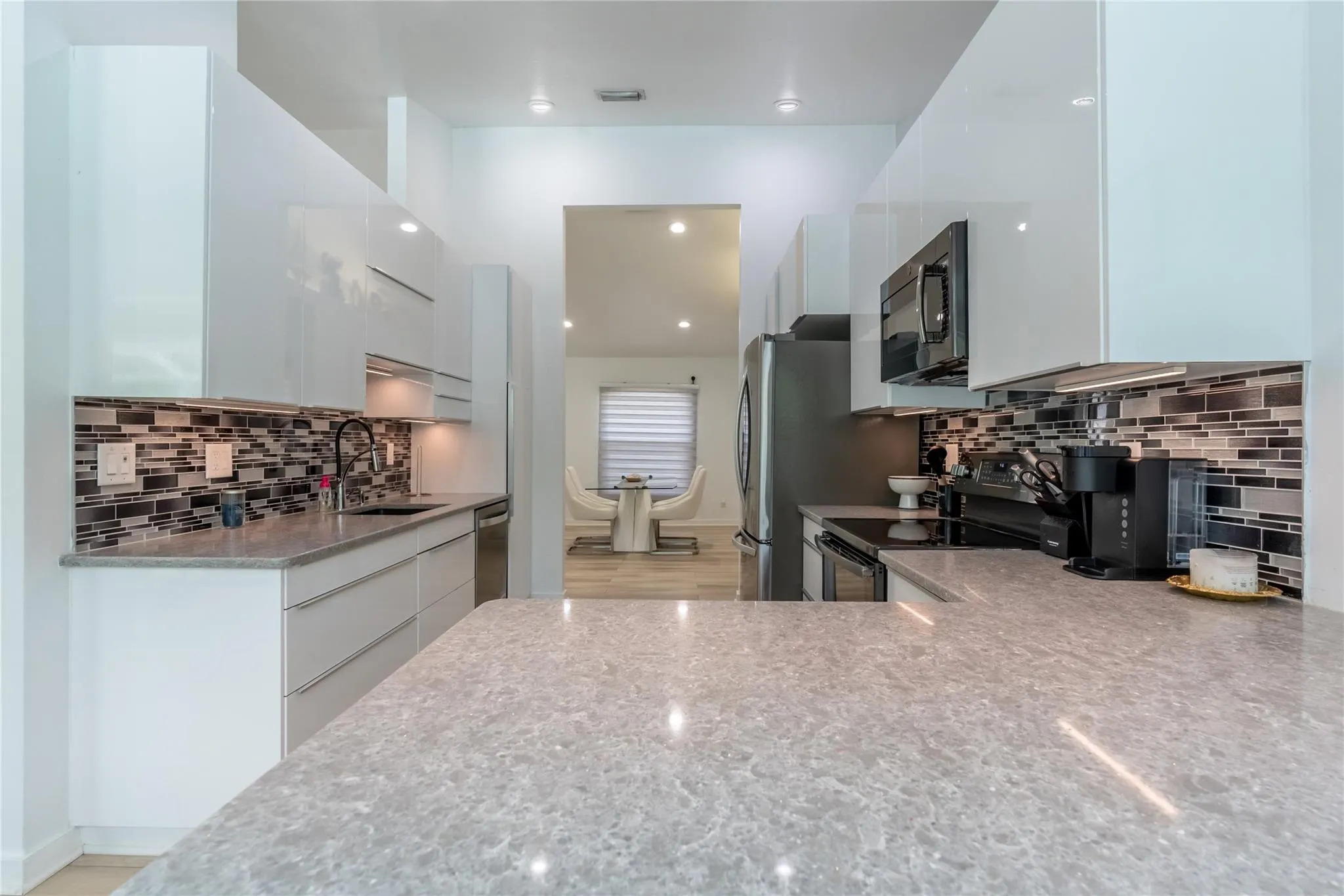 201 S Bahama Ave