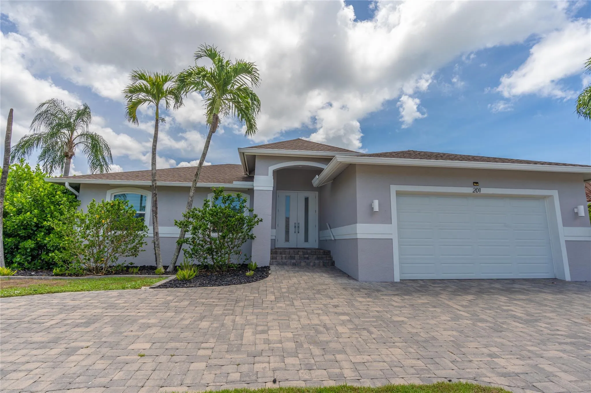 201 S Bahama Ave