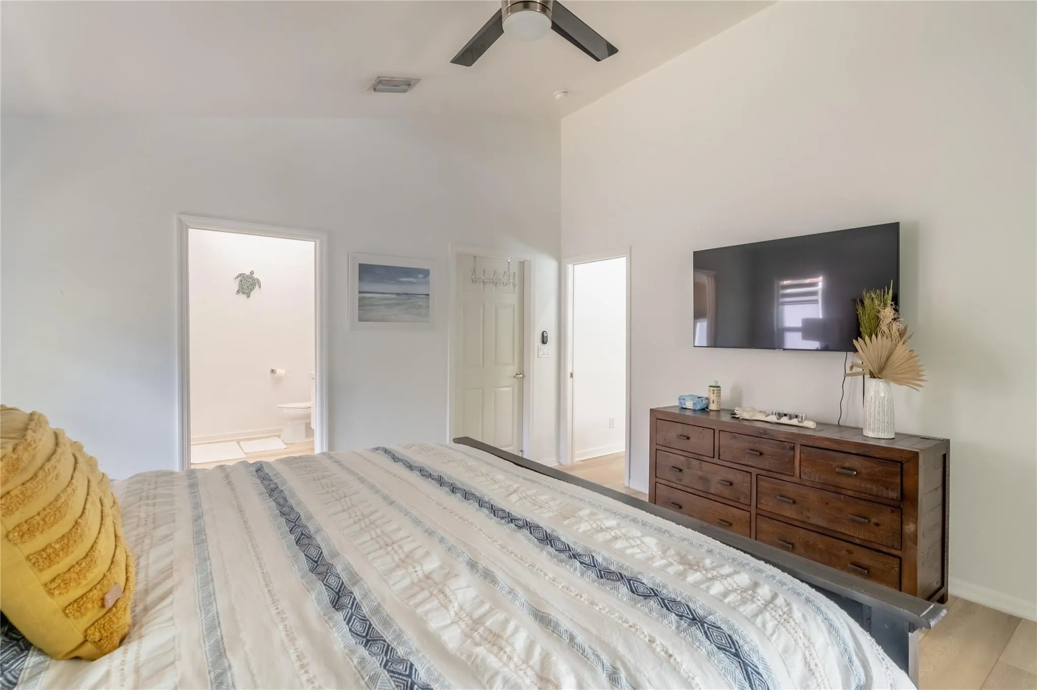 201 S Bahama Ave