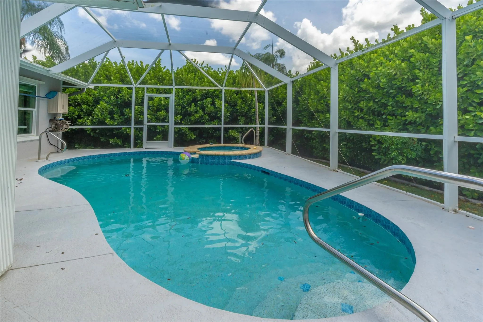 201 S Bahama Ave