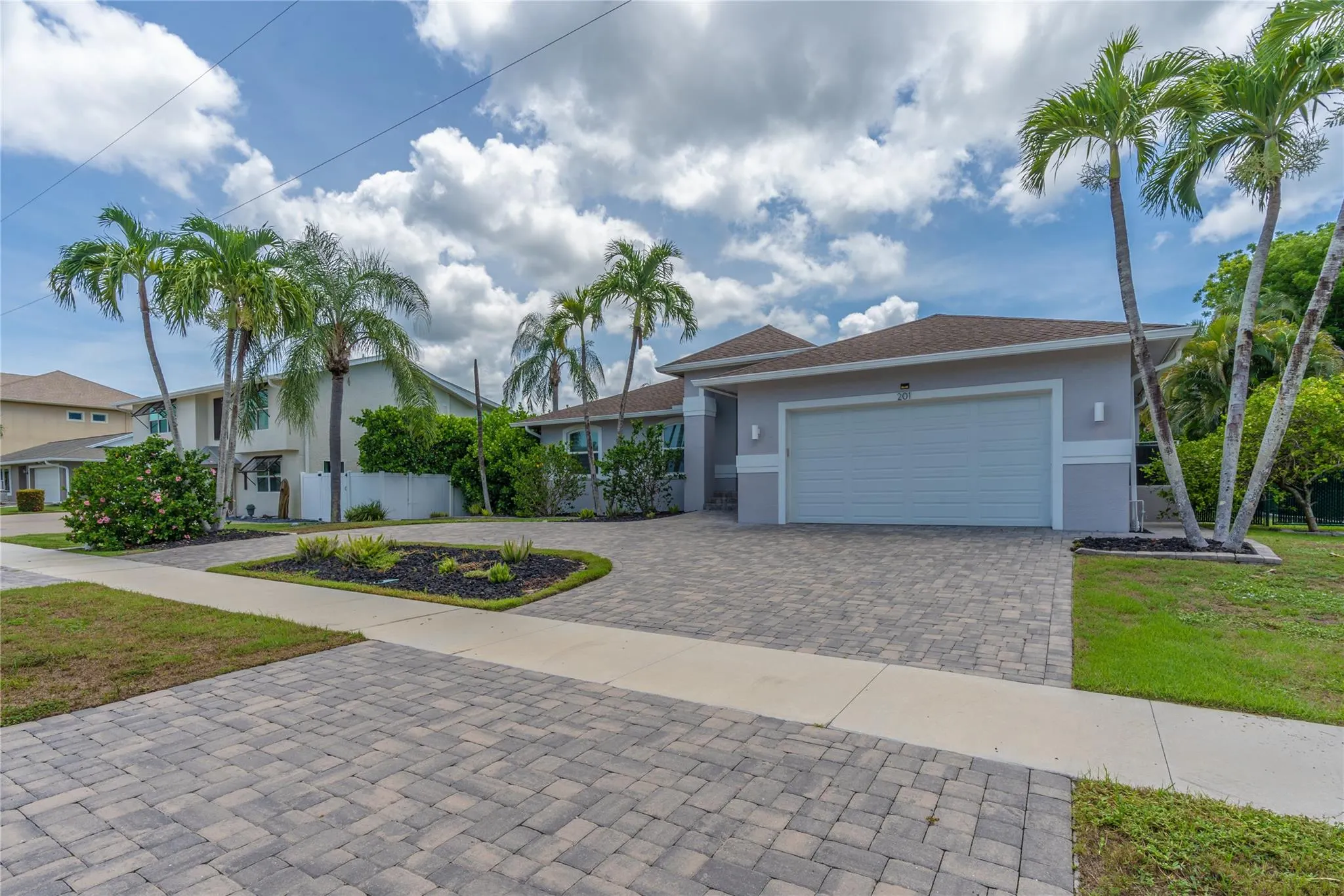 201 S Bahama Ave