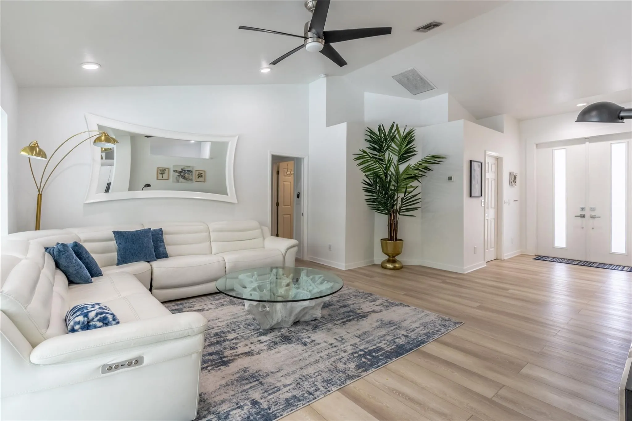 201 S Bahama Ave