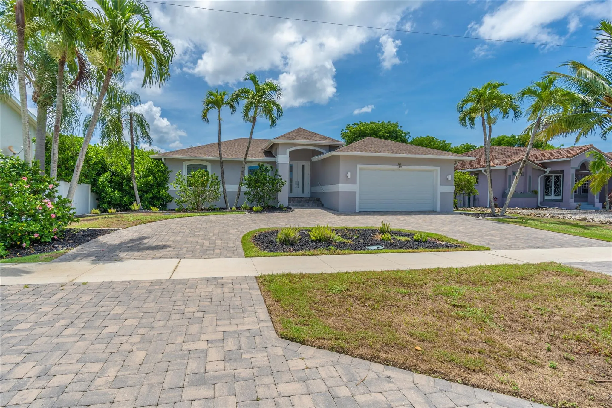 201 S Bahama Ave