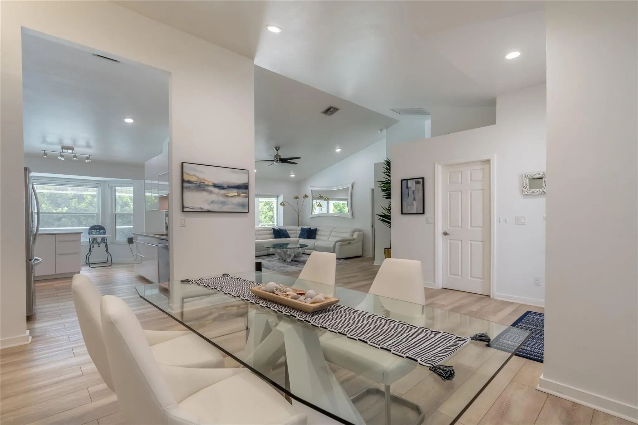 201 S Bahama Ave