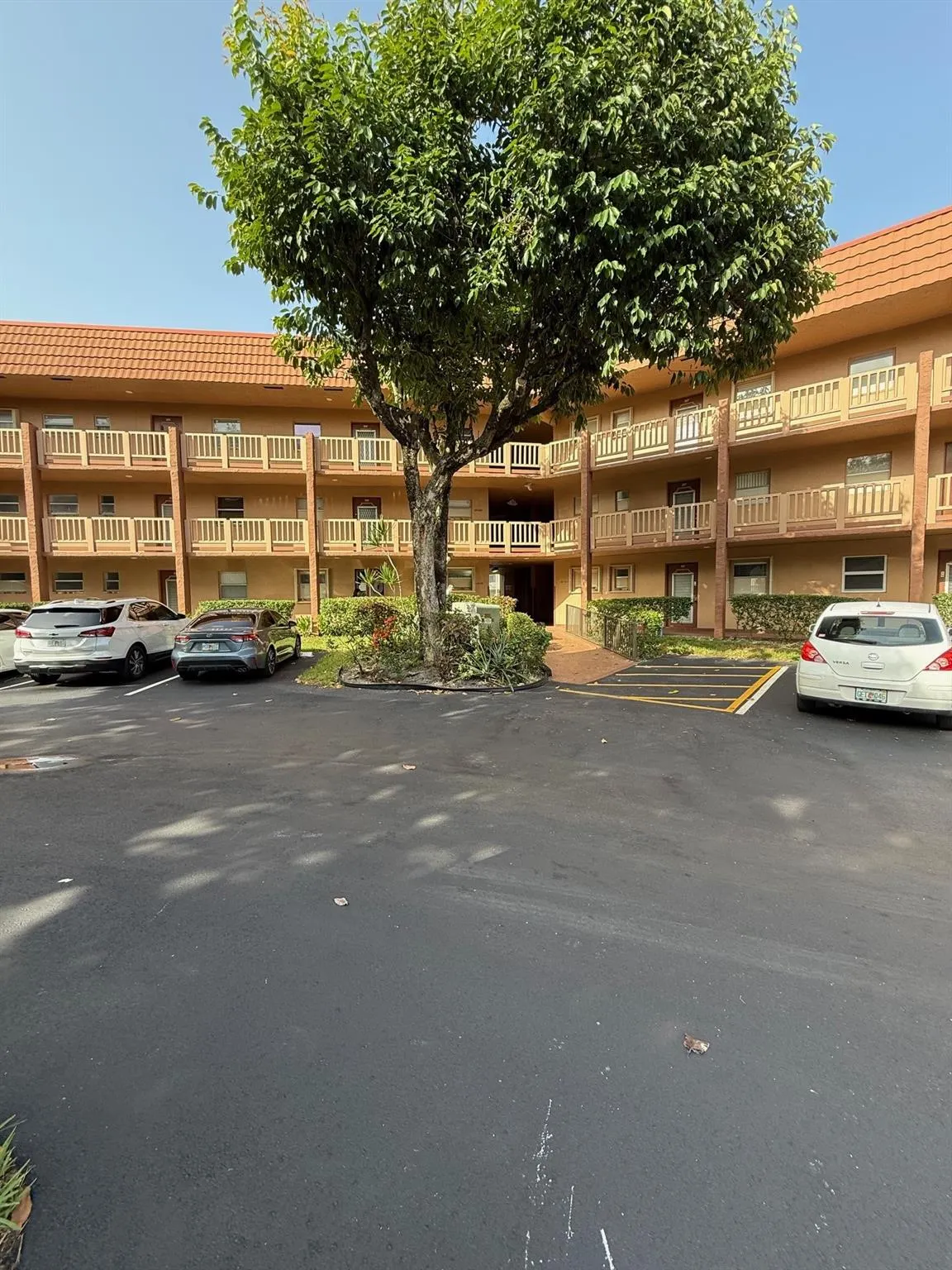 9881 Sunrise Lakes blvd, #106