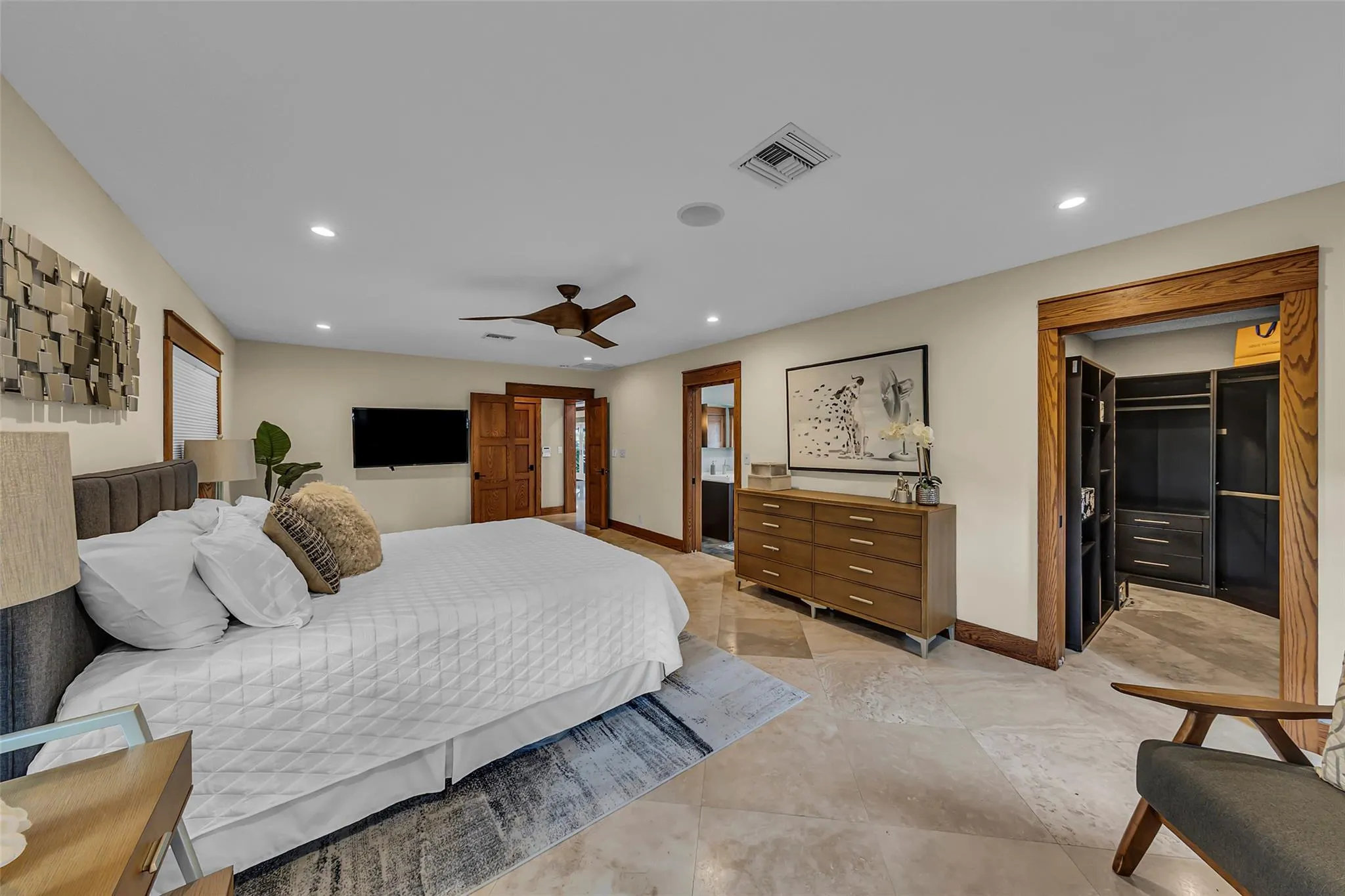 701 NW 24th St