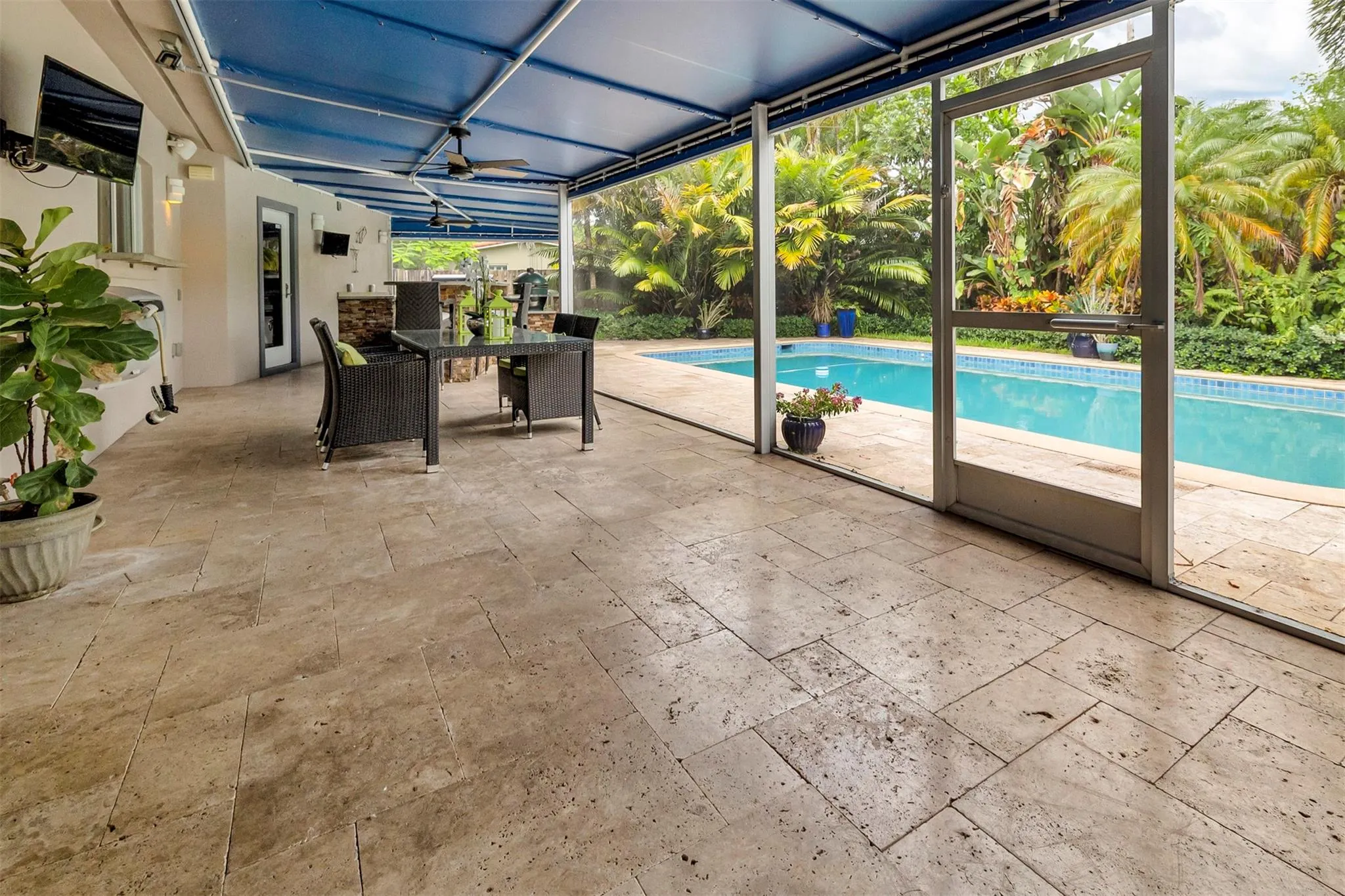 701 NW 24th St