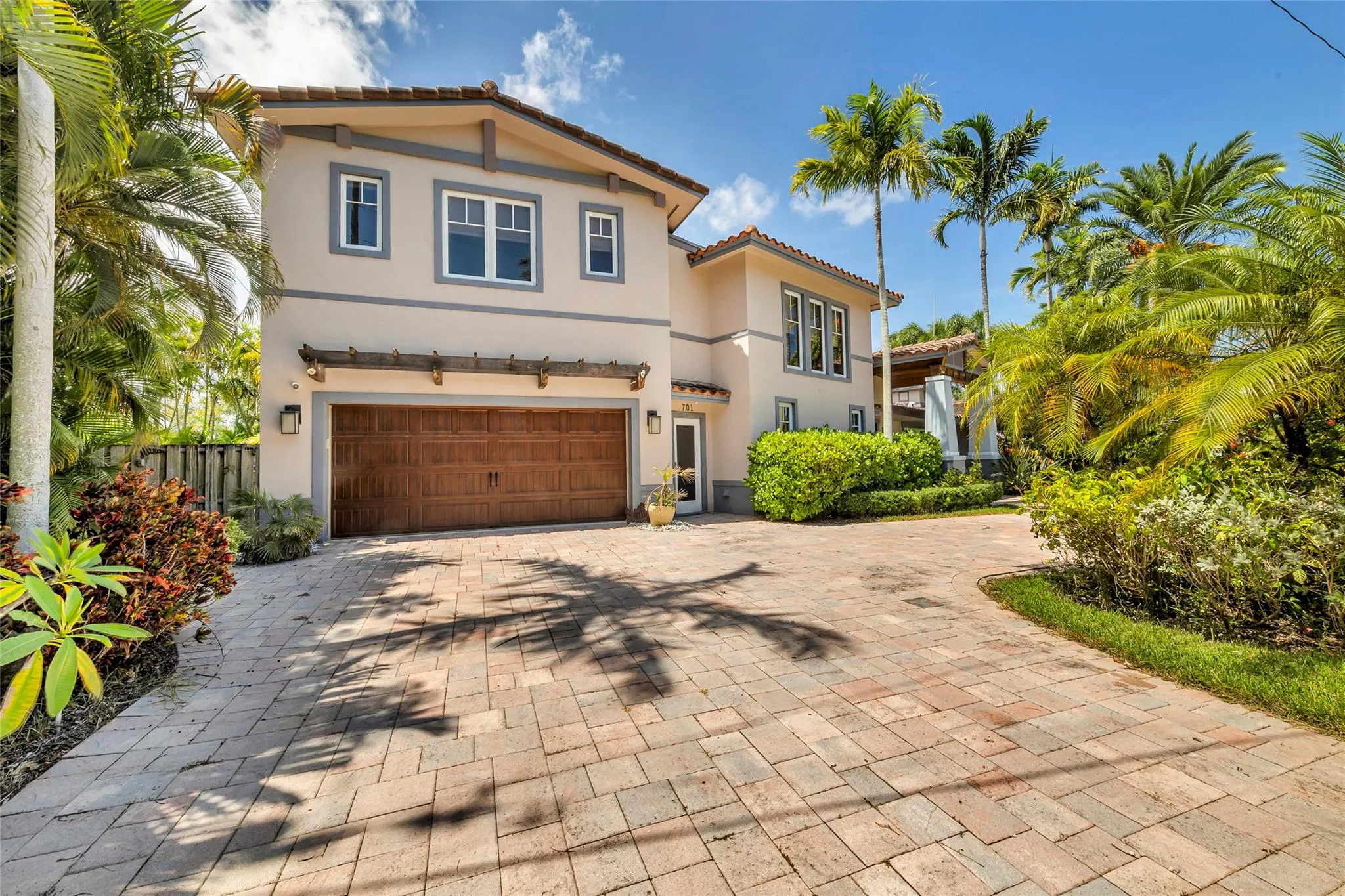 701 NW 24th St