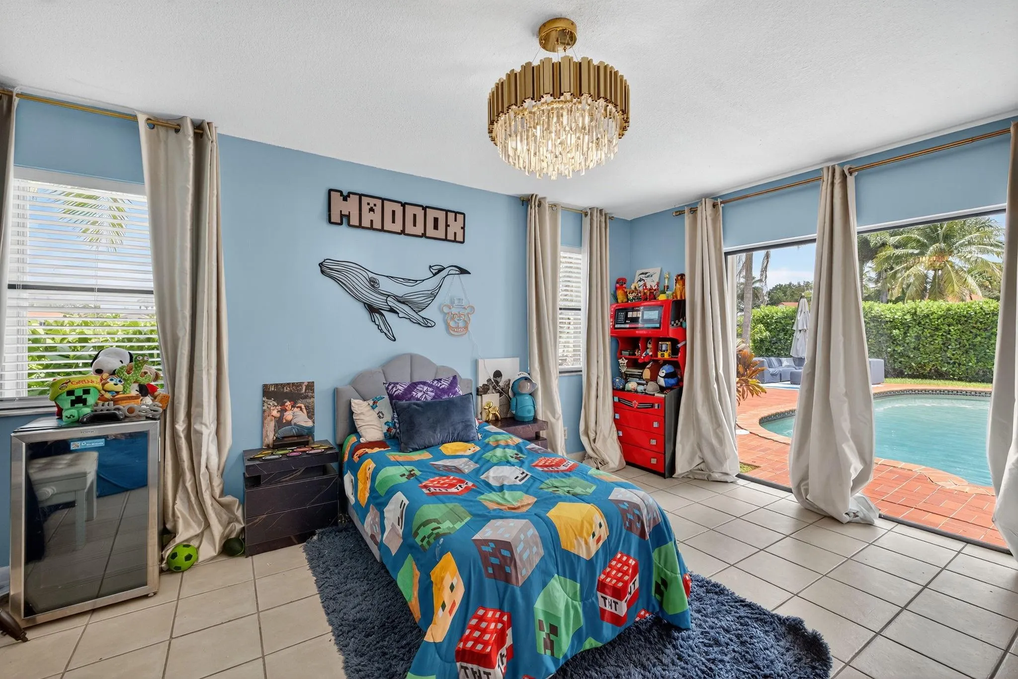 1661 E Oak Knoll Cir