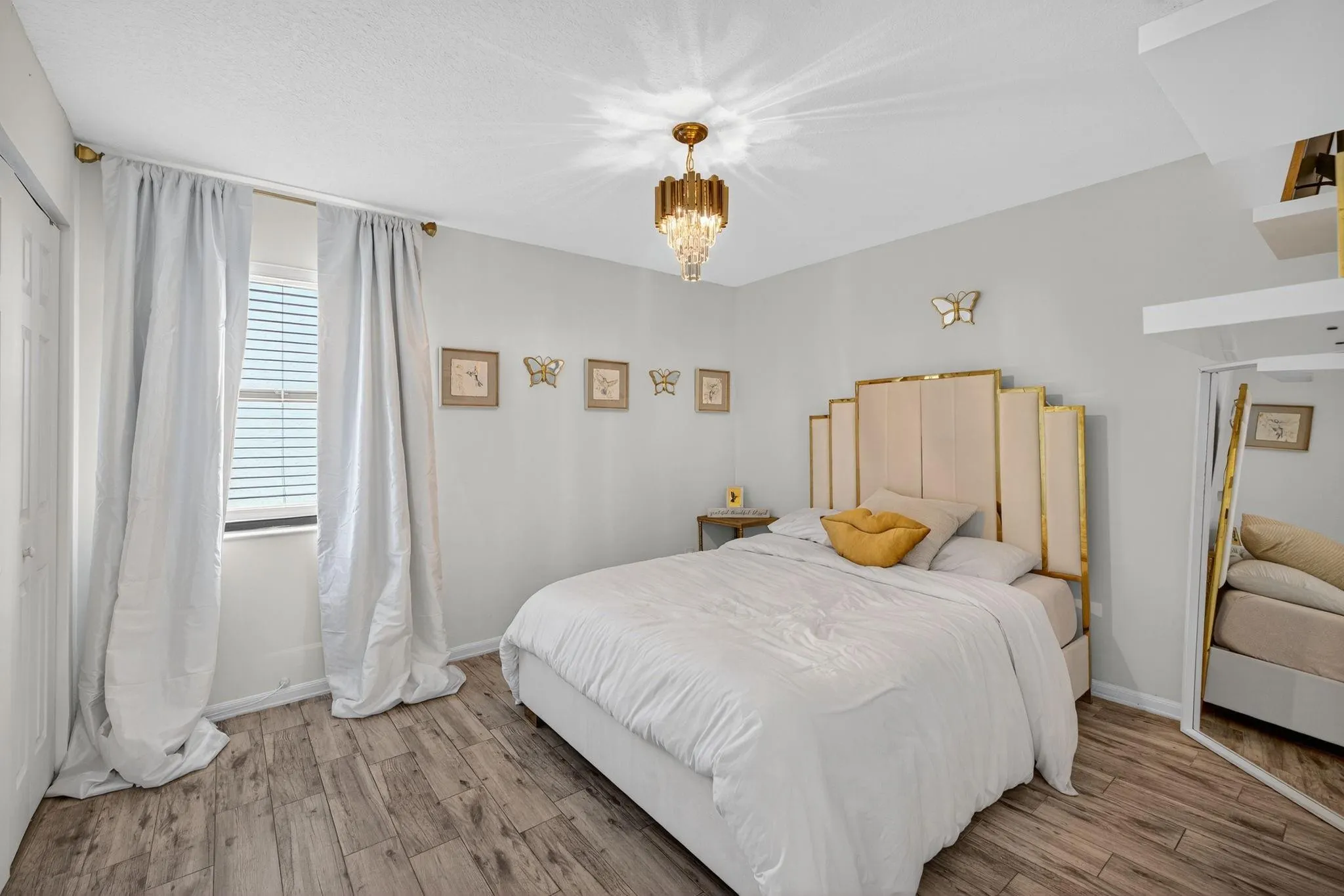 1661 E Oak Knoll Cir
