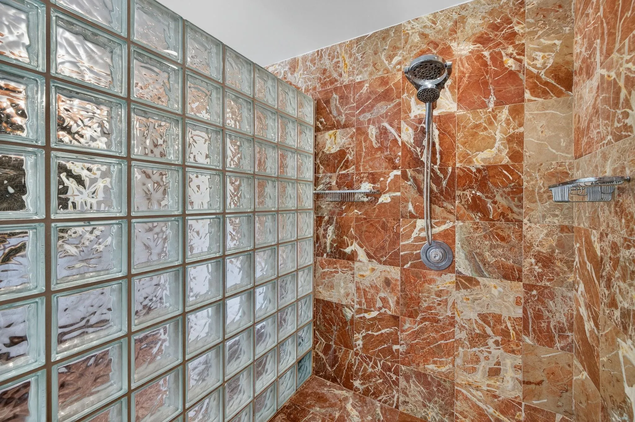 1661 E Oak Knoll Cir