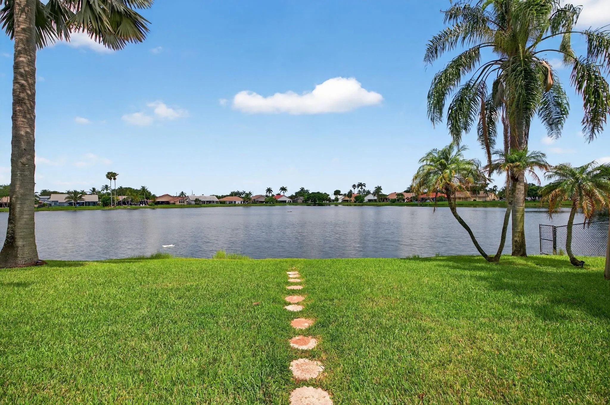 1661 E Oak Knoll Cir