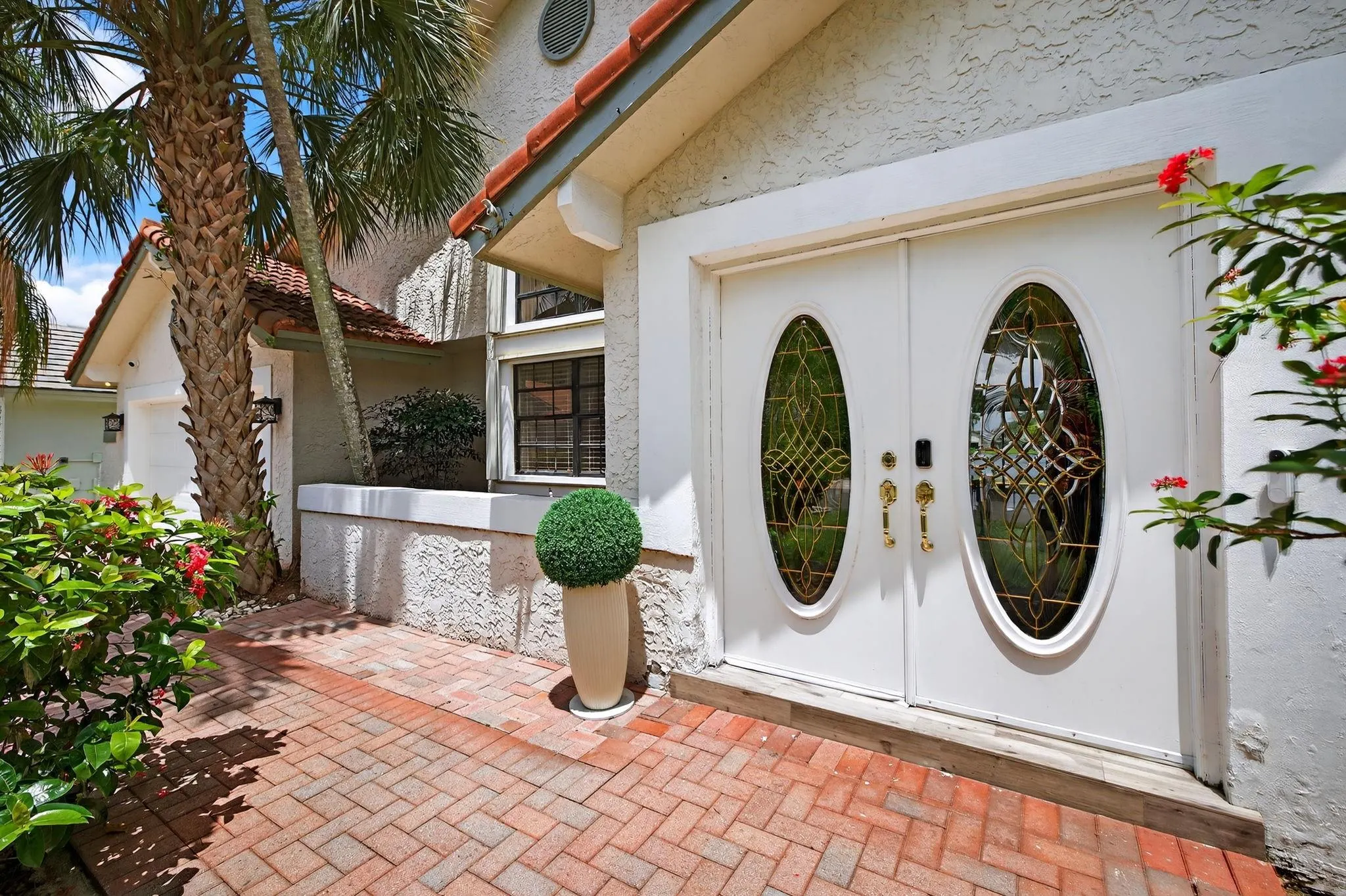 1661 E Oak Knoll Cir