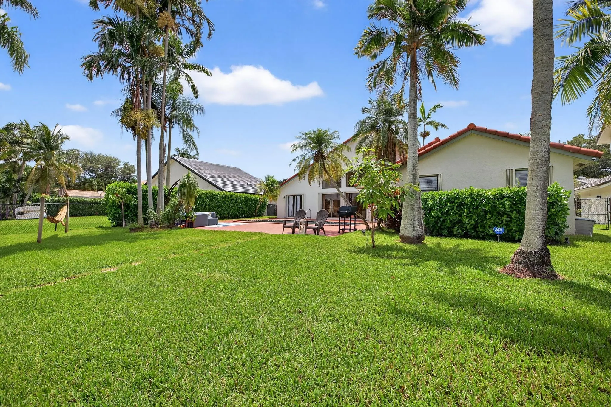 1661 E Oak Knoll Cir
