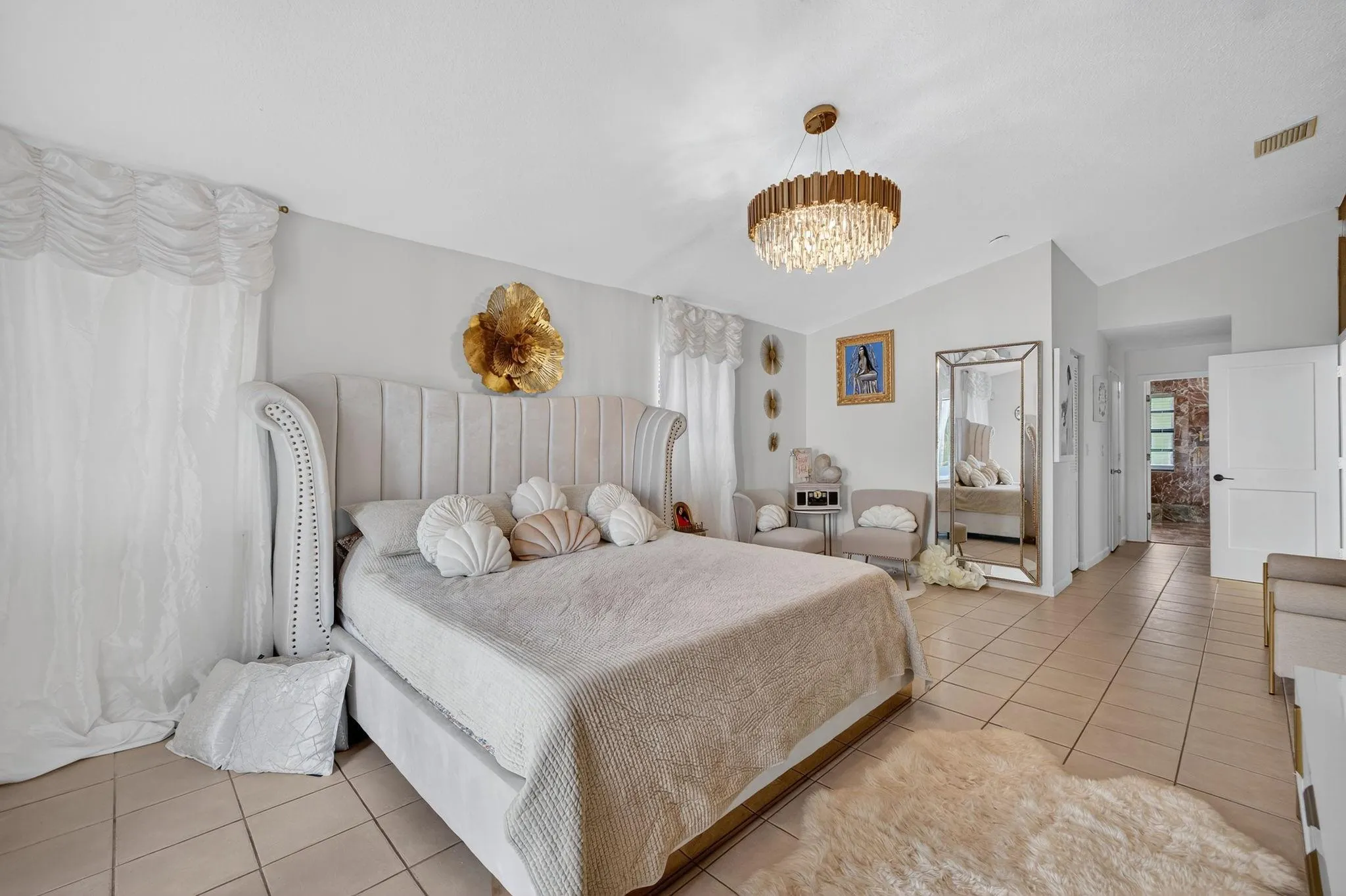 1661 E Oak Knoll Cir