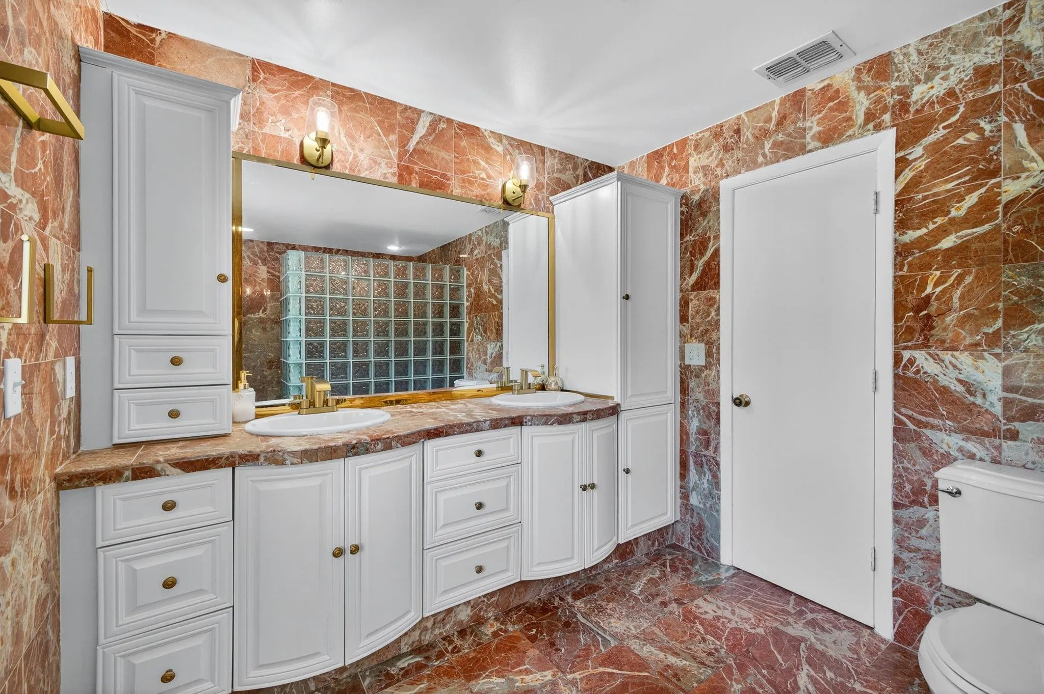 1661 E Oak Knoll Cir