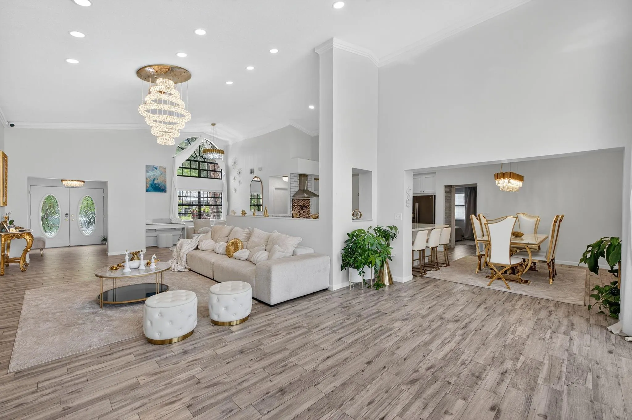 1661 E Oak Knoll Cir