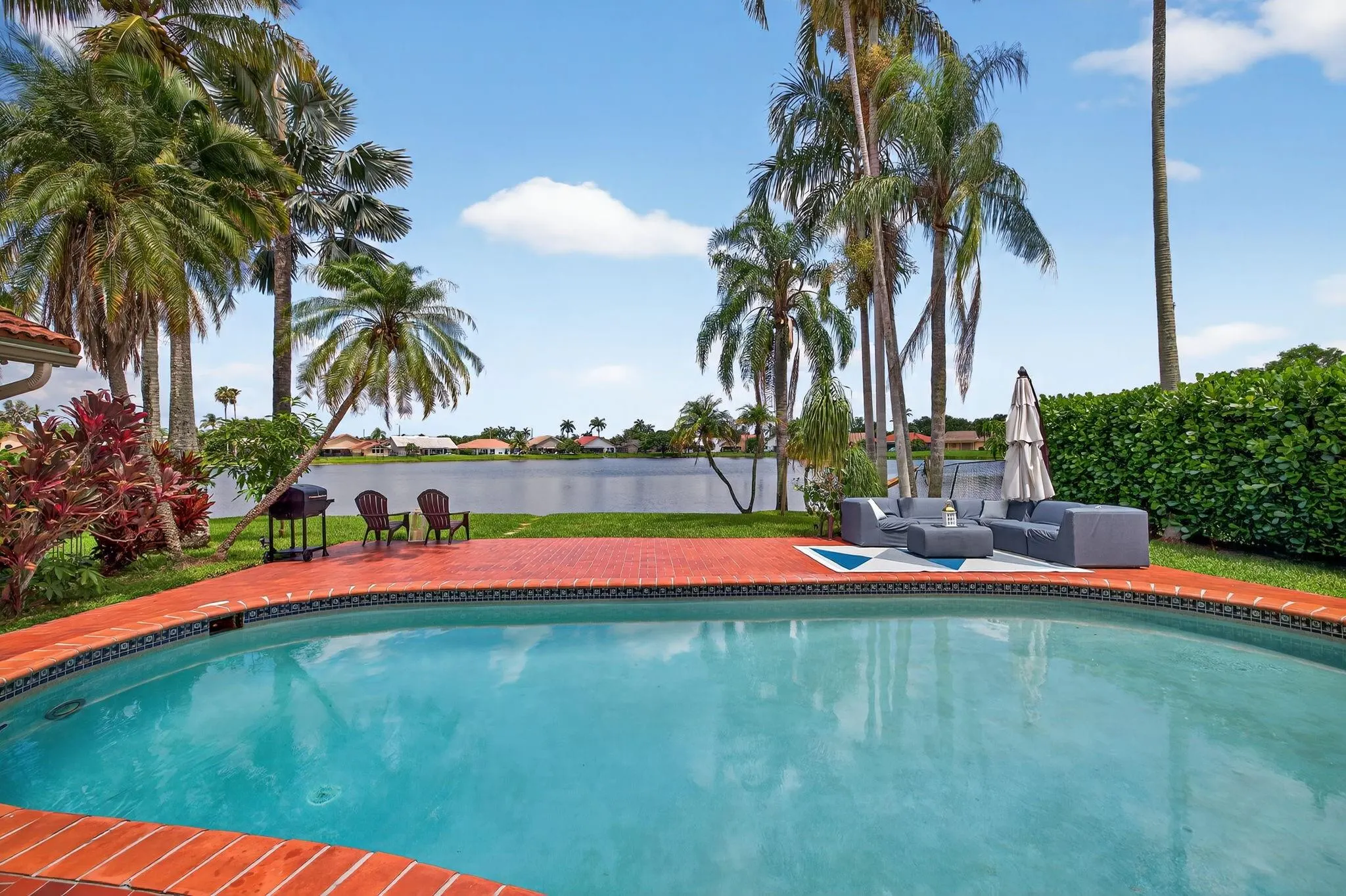 1661 E Oak Knoll Cir