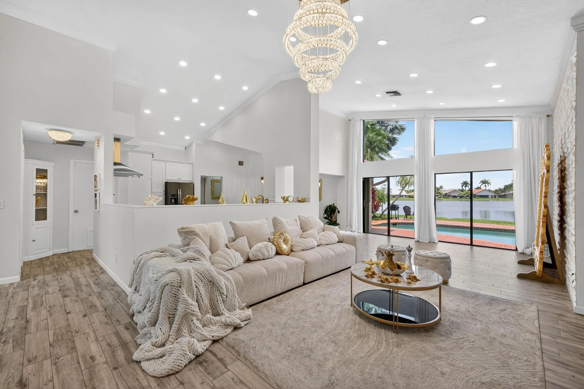 1661 E Oak Knoll Cir