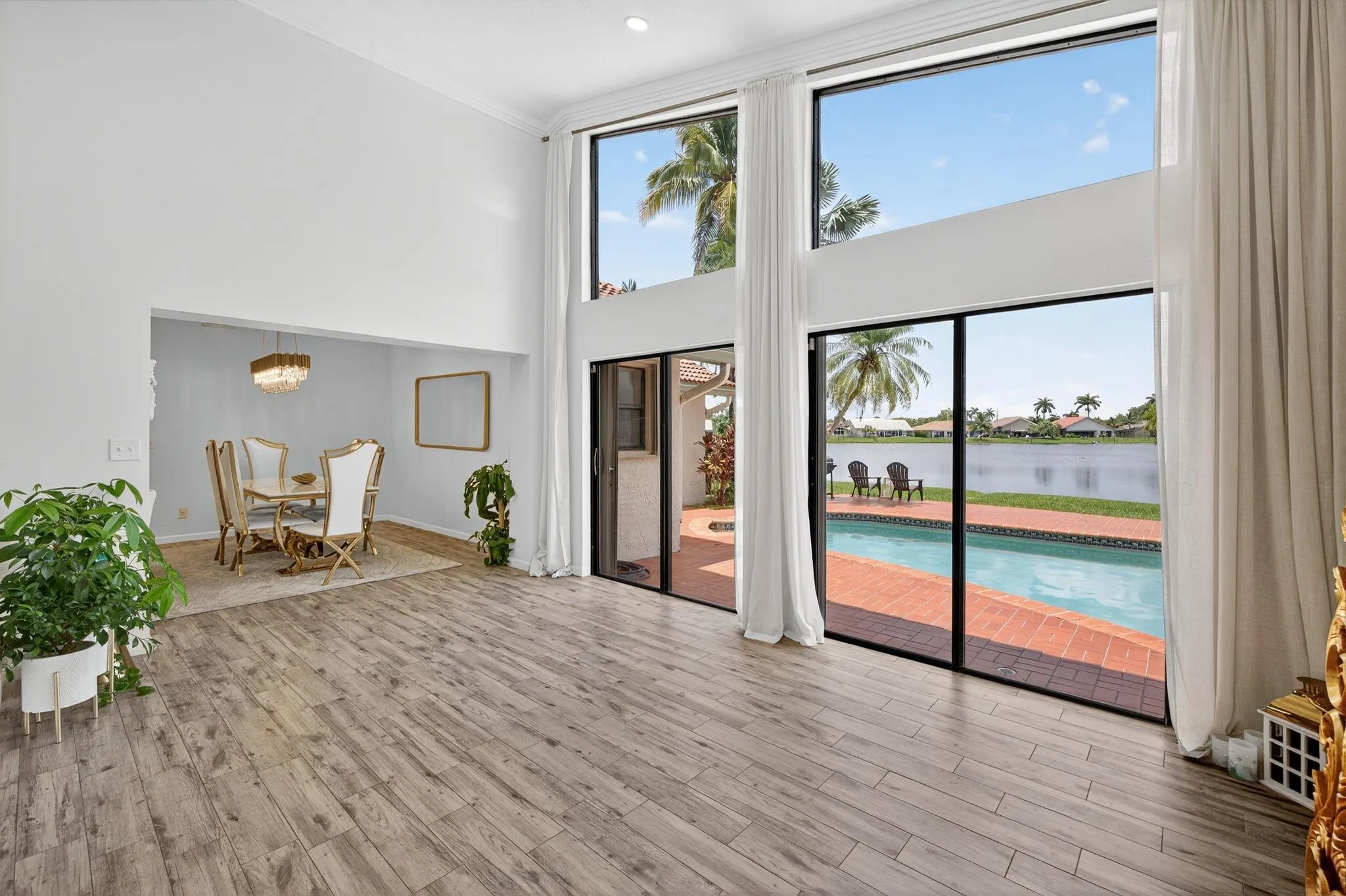 1661 E Oak Knoll Cir