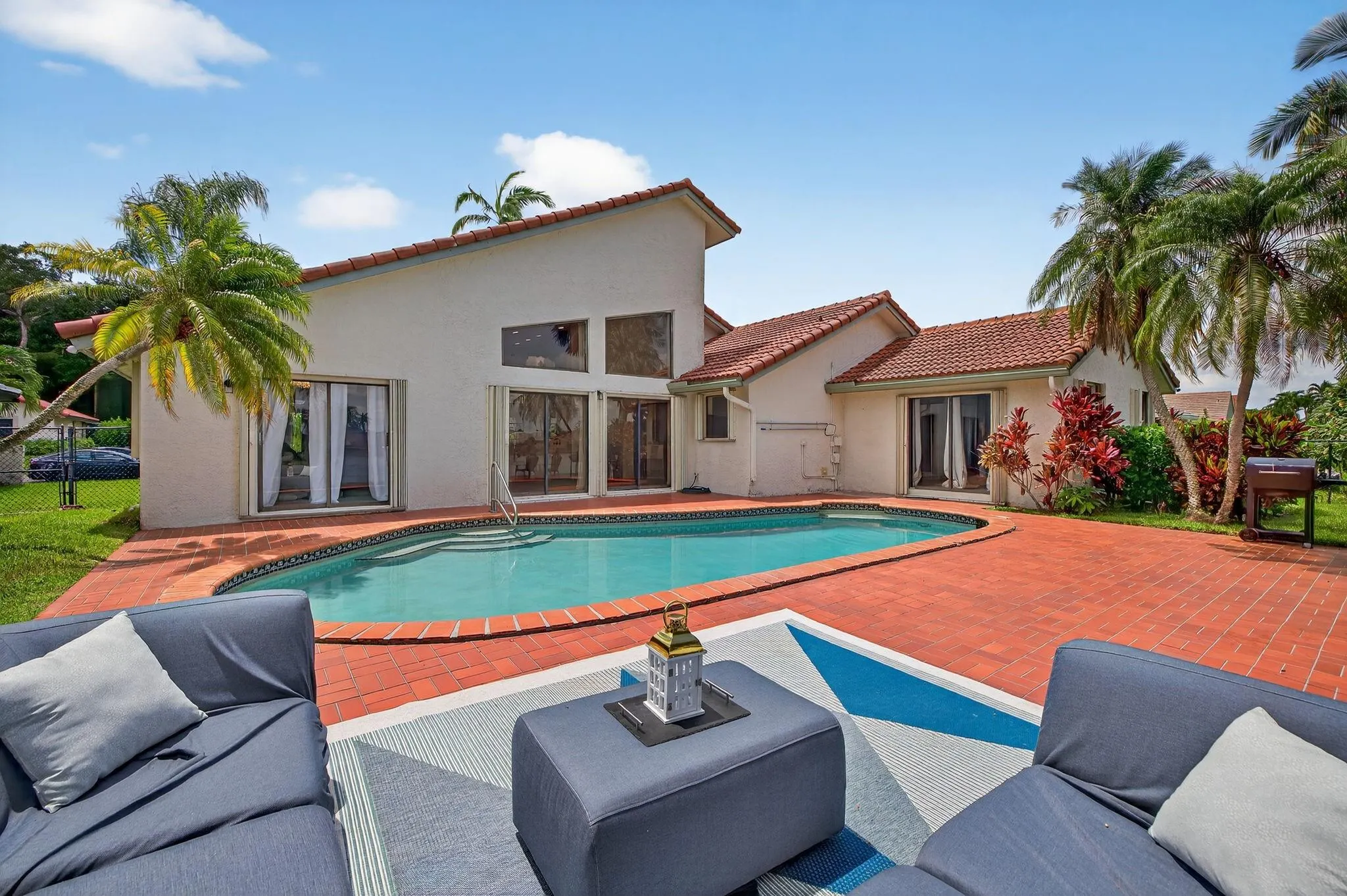 1661 E Oak Knoll Cir