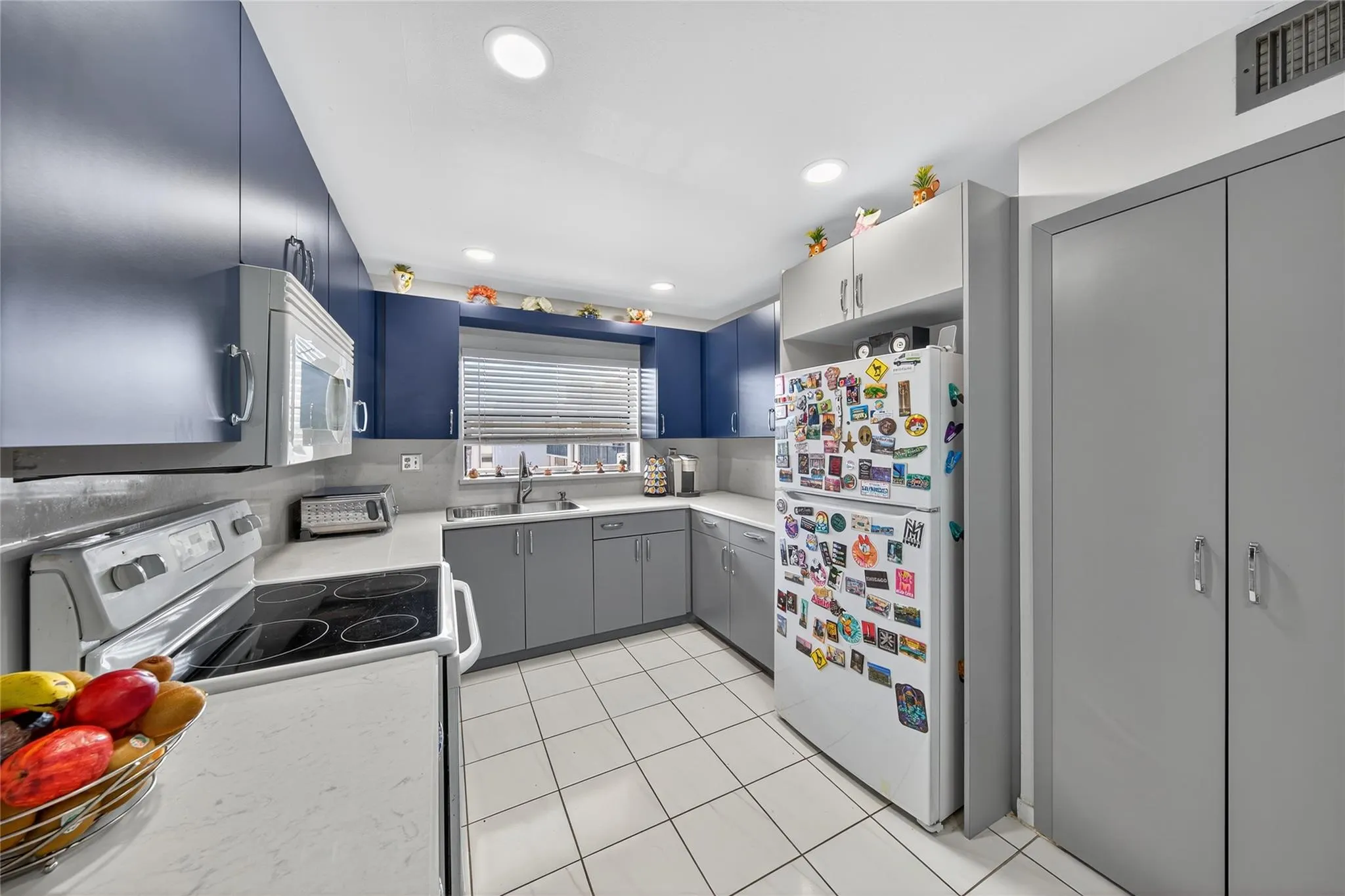 10145 Sunrise Lakes Blvd, #406