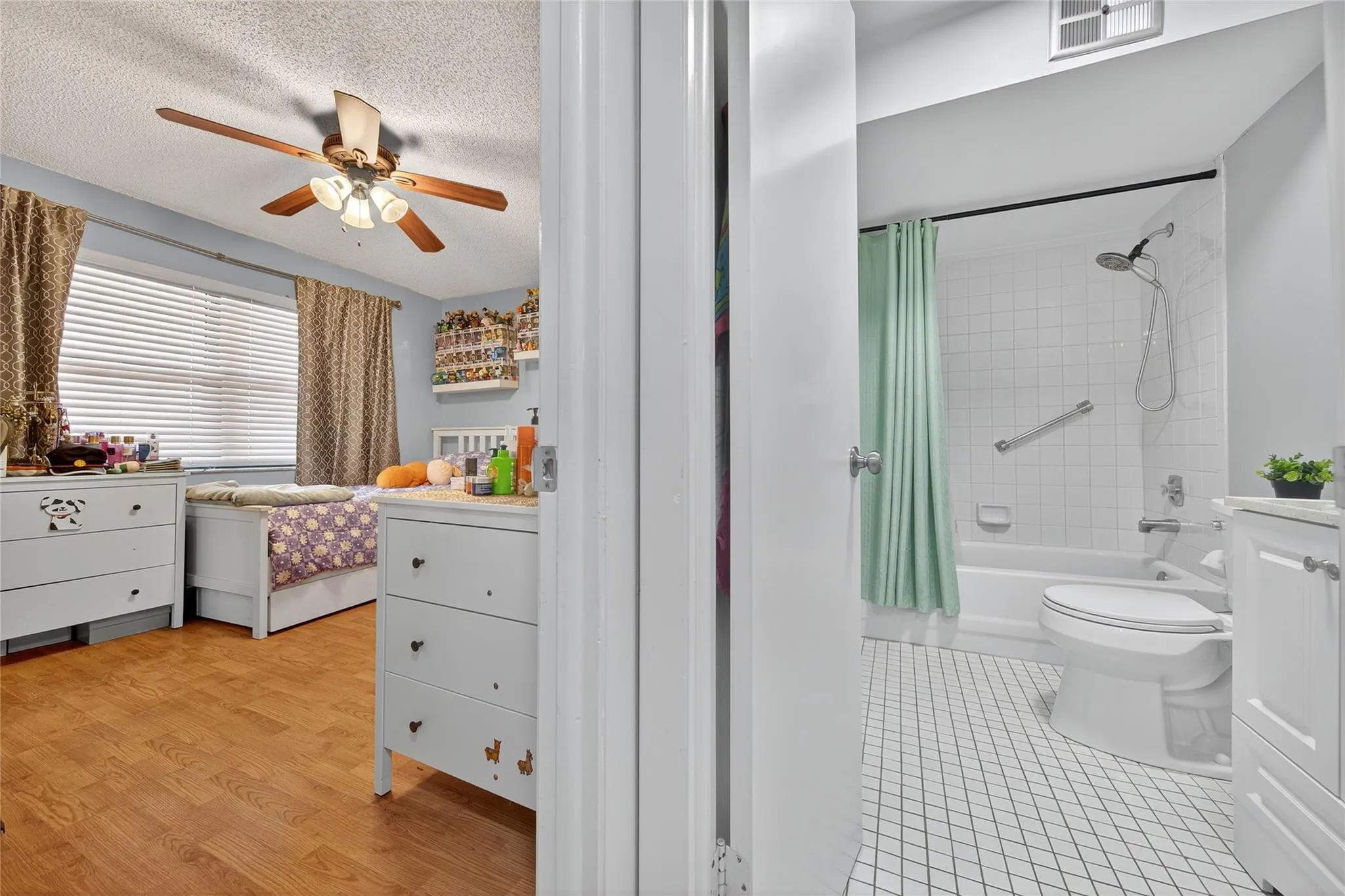 10145 Sunrise Lakes Blvd, #406