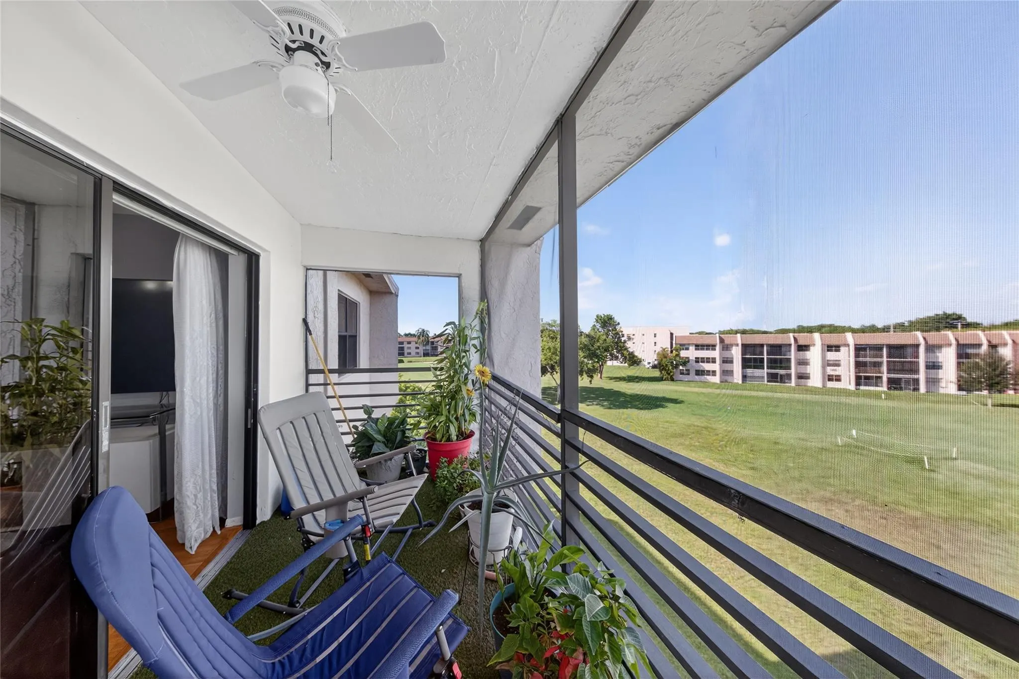 10145 Sunrise Lakes Blvd, #406