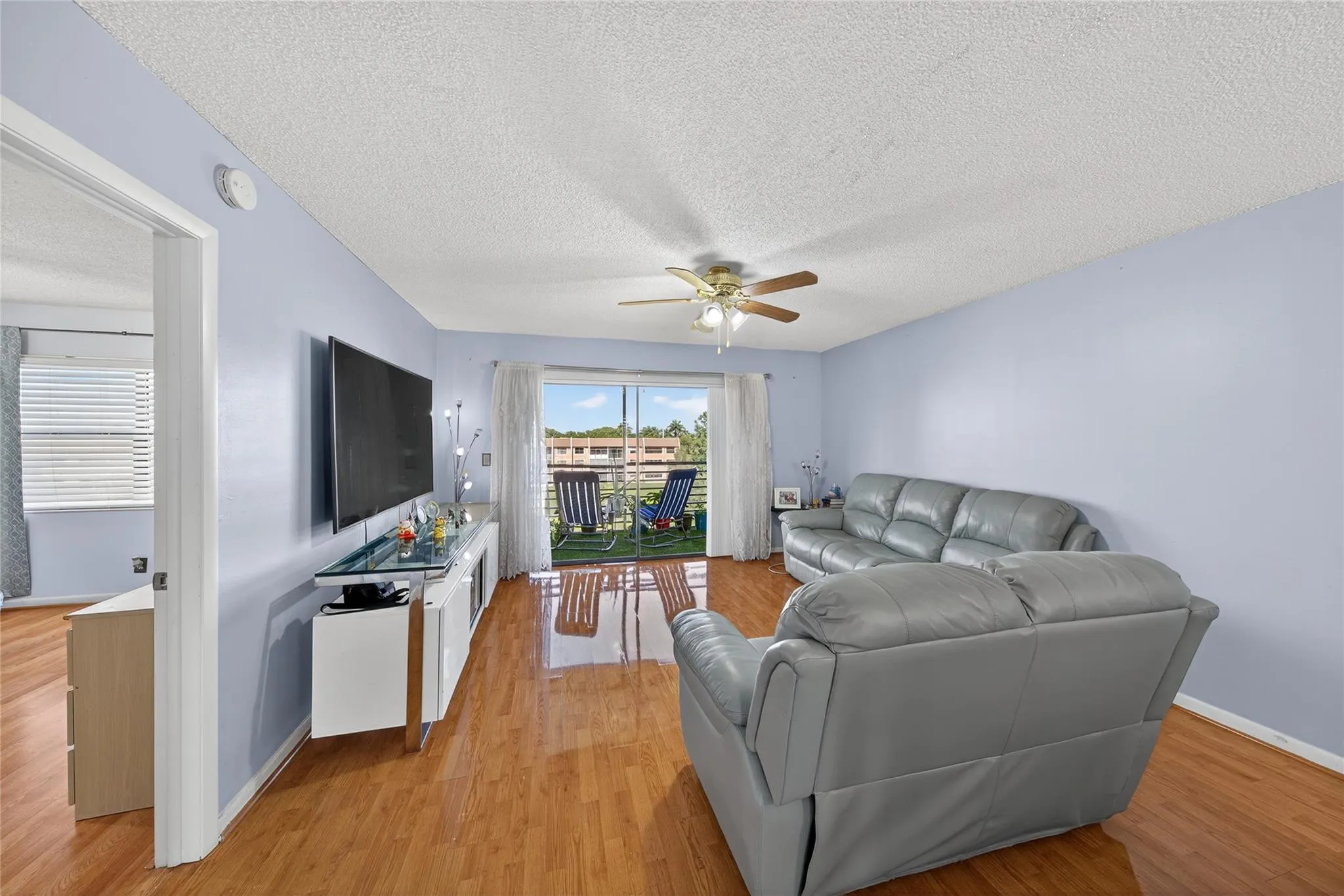 10145 Sunrise Lakes Blvd, #406