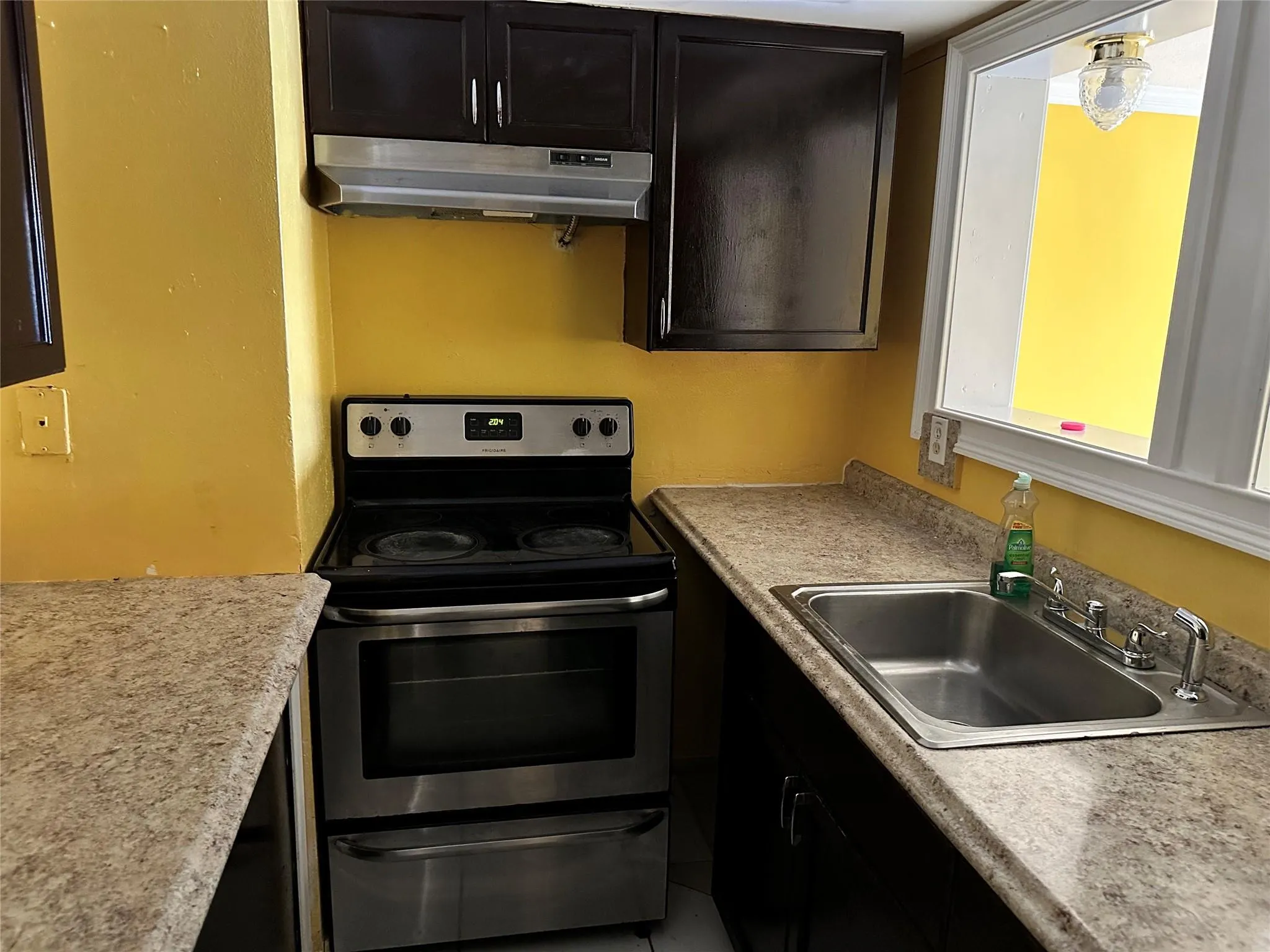5900 NW 17th Pl, #103