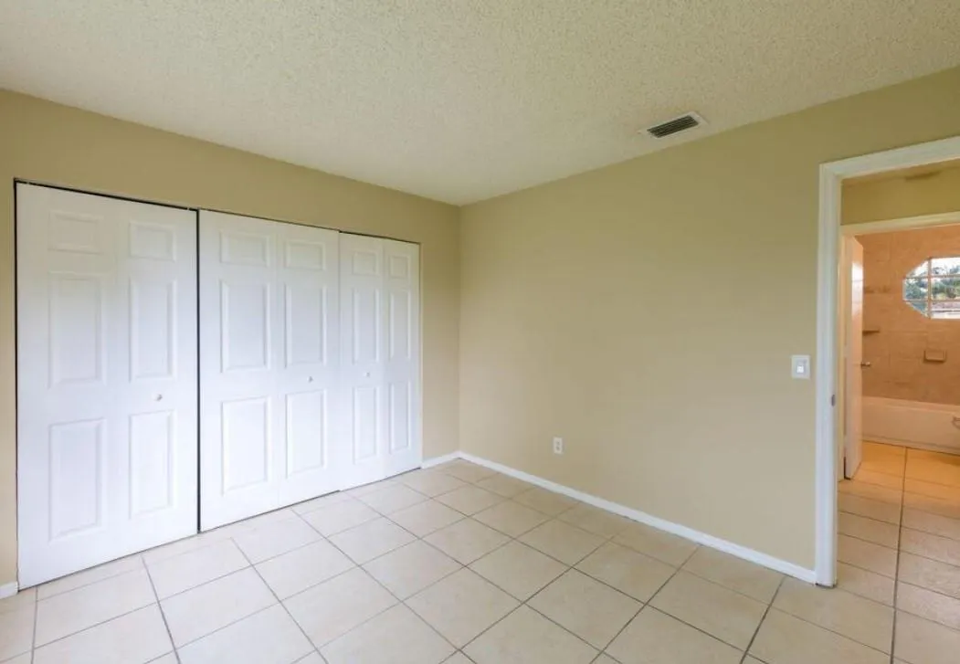 5900 NW 17th Pl, #103