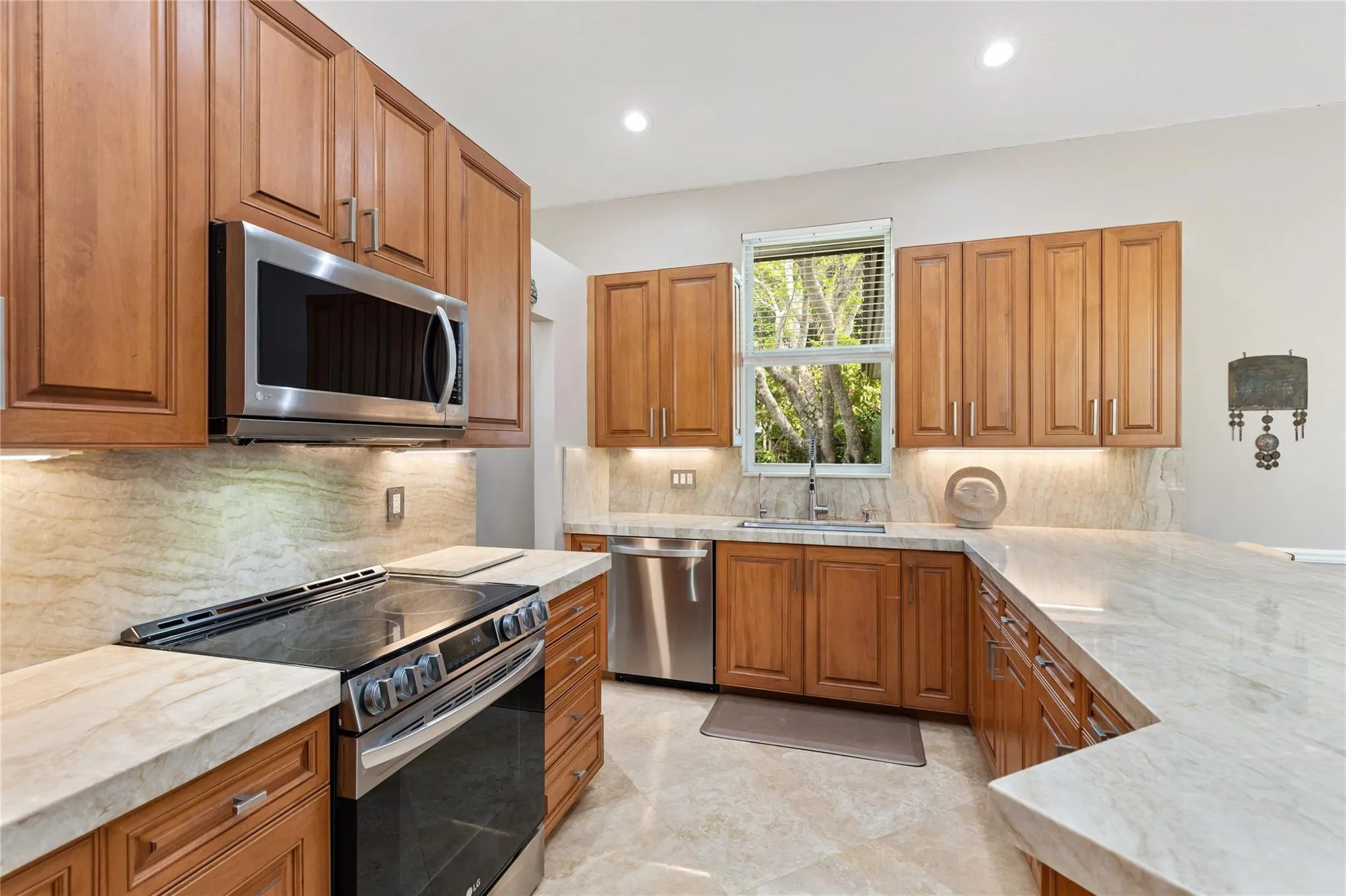 9690 NW 59th Ct