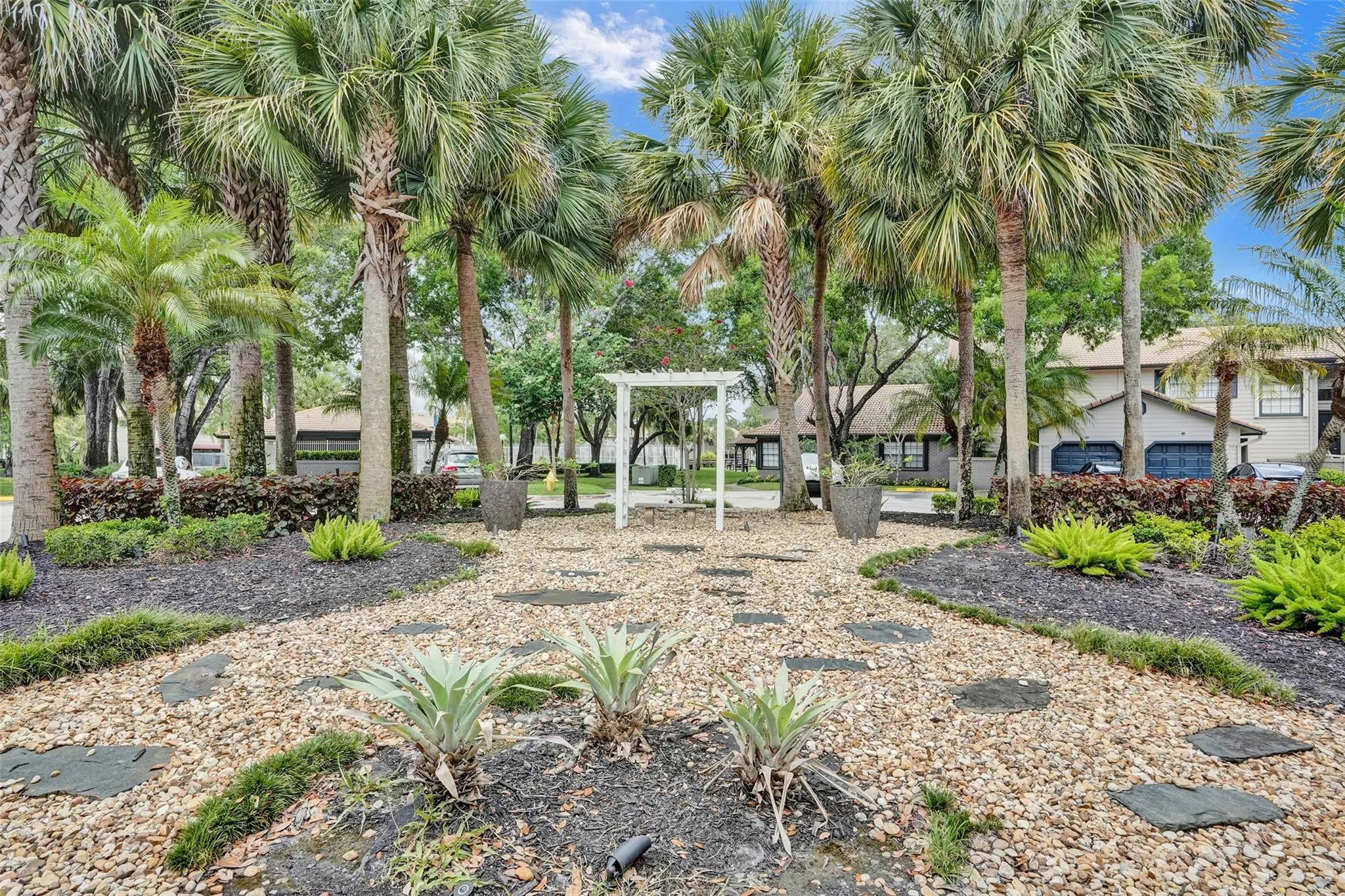 9117 Vineyard Lake Dr