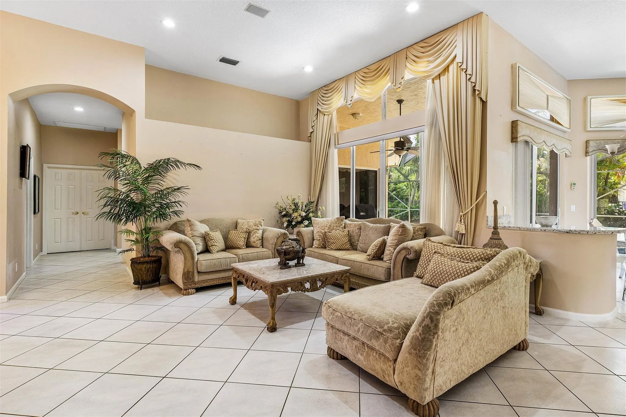 3852 Oak Ridge Cir