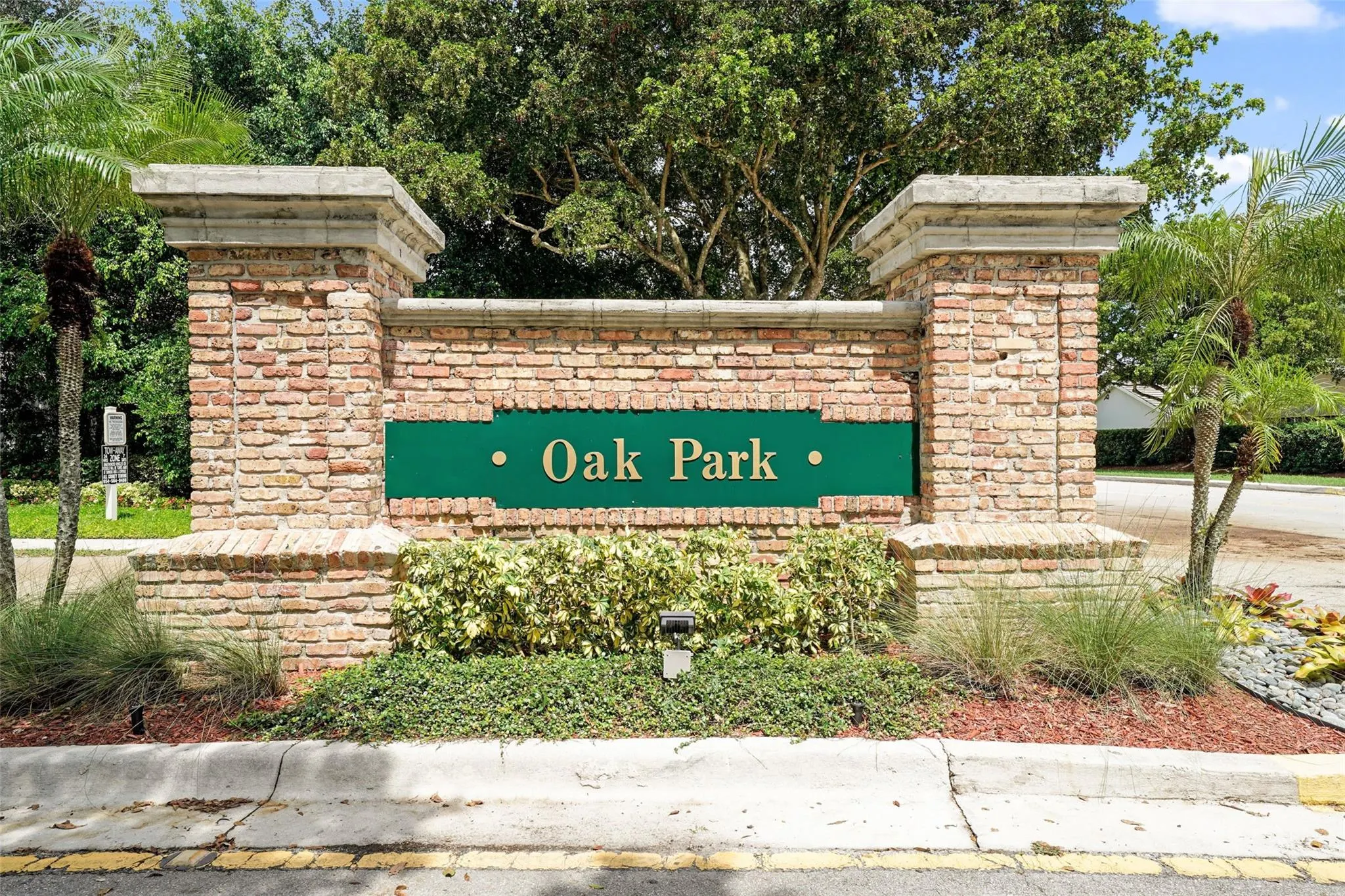 2687 Oak Park Cir