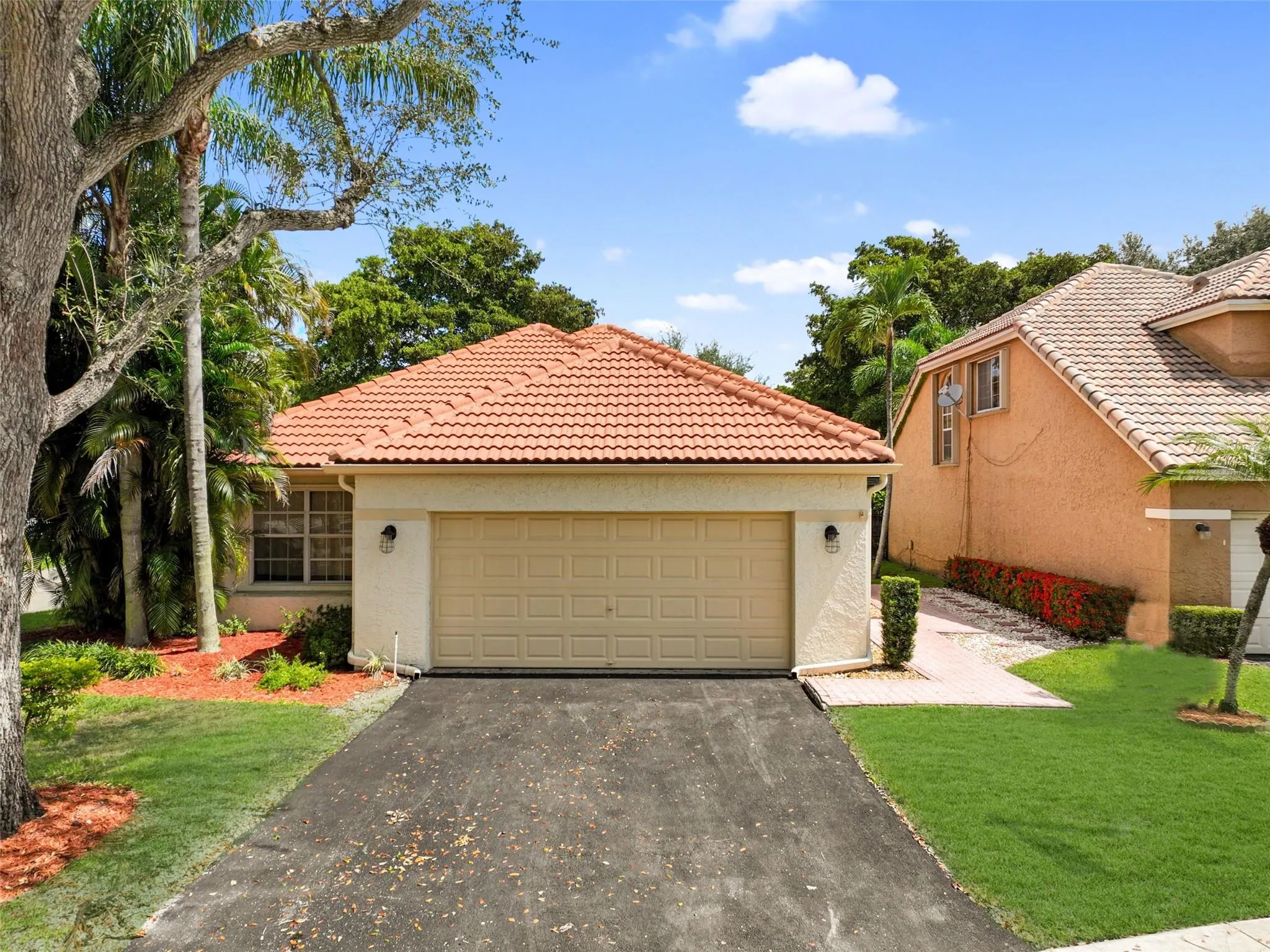 2687 Oak Park Cir