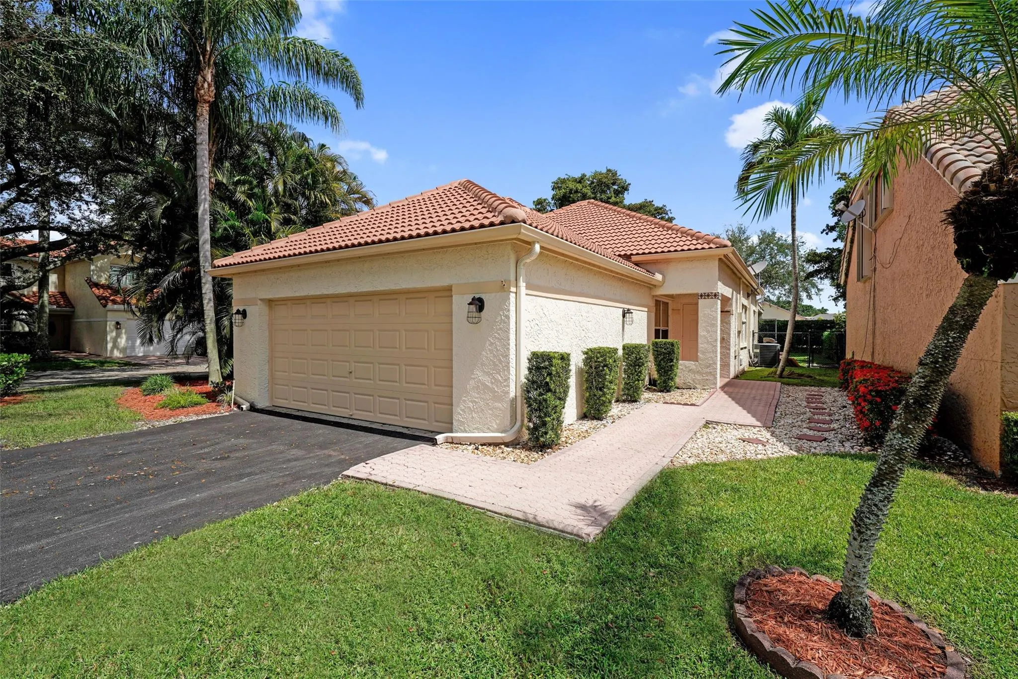 2687 Oak Park Cir