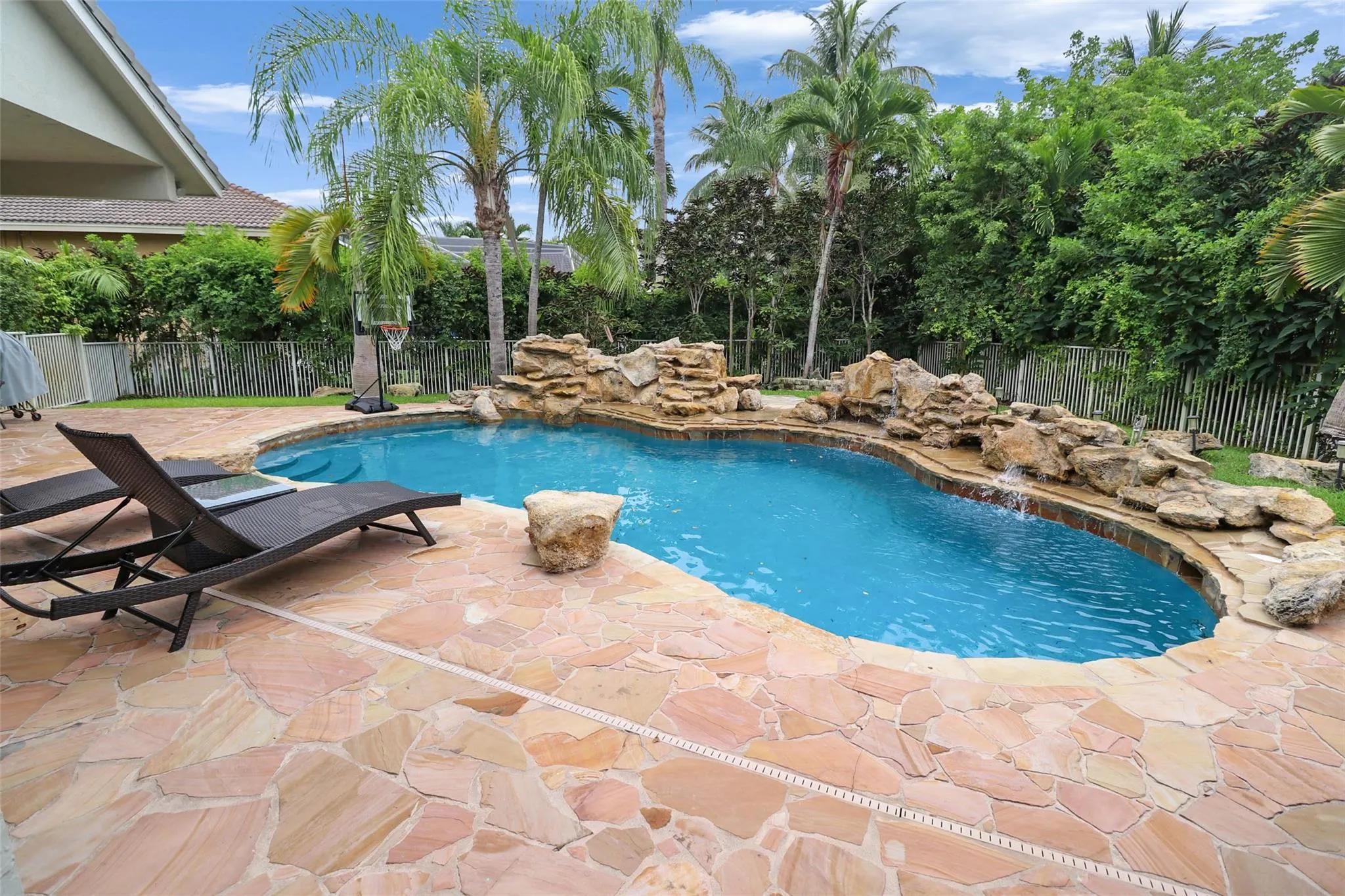 10668 NW 69th St