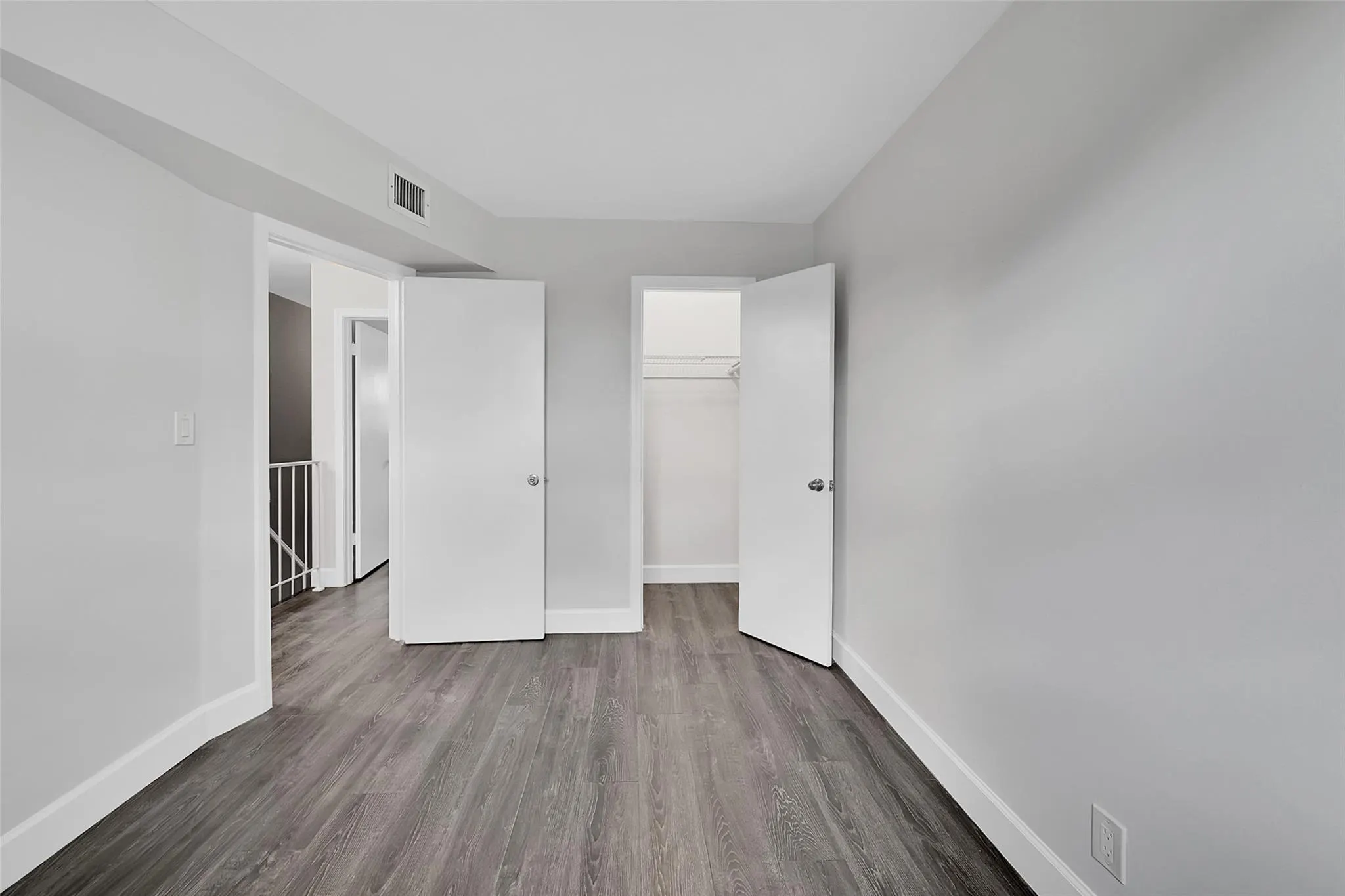 905 NE 28th St, #202